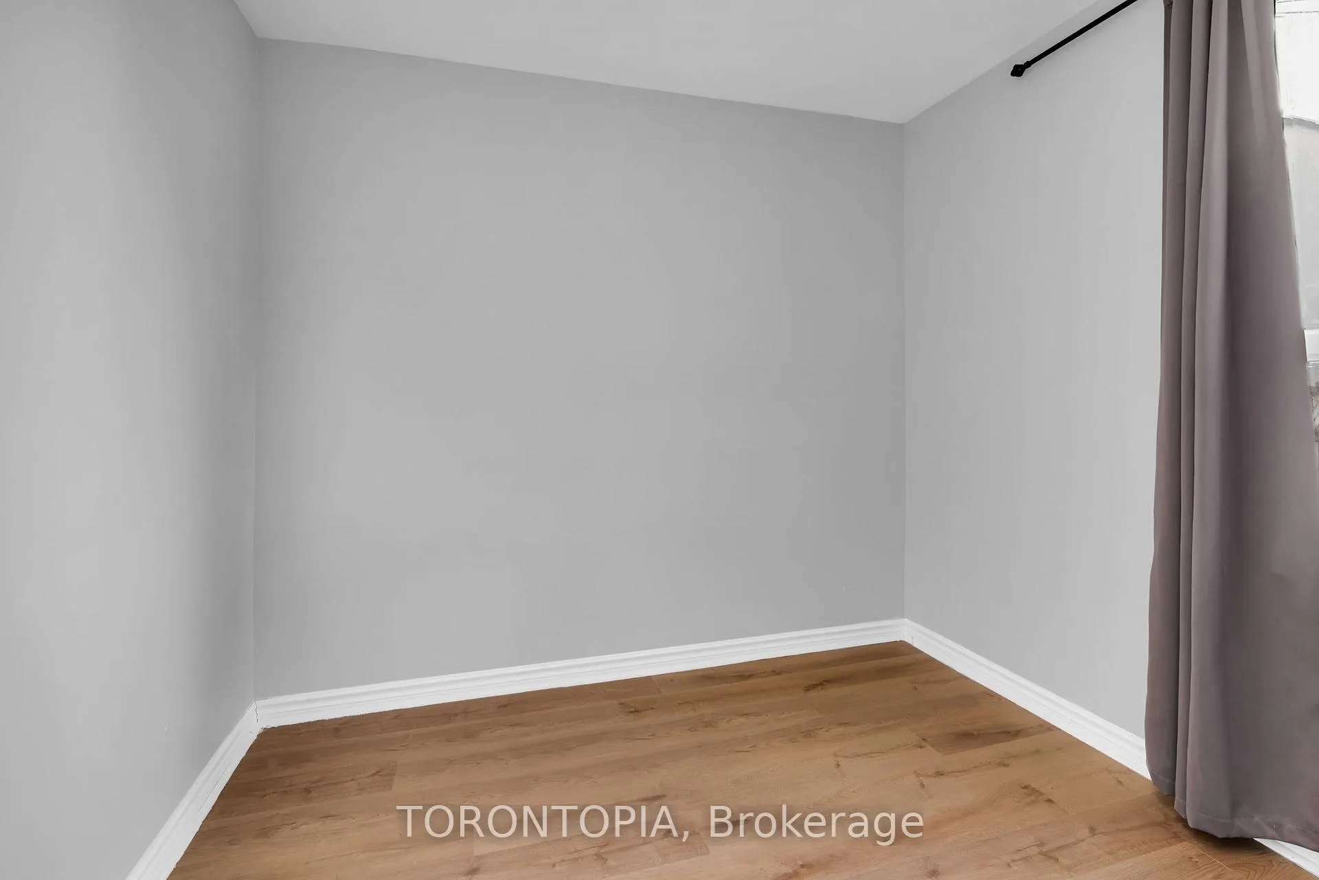 Photo 24 of Unit Main, 2346.5 Queen Street E, Toronto, The Beaches — HOMEH