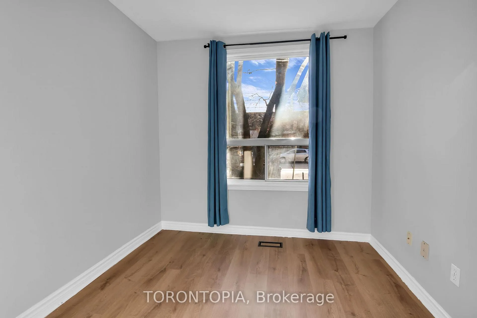 Photo 30 of Unit Main, 2346.5 Queen Street E, Toronto, The Beaches — HOMEH