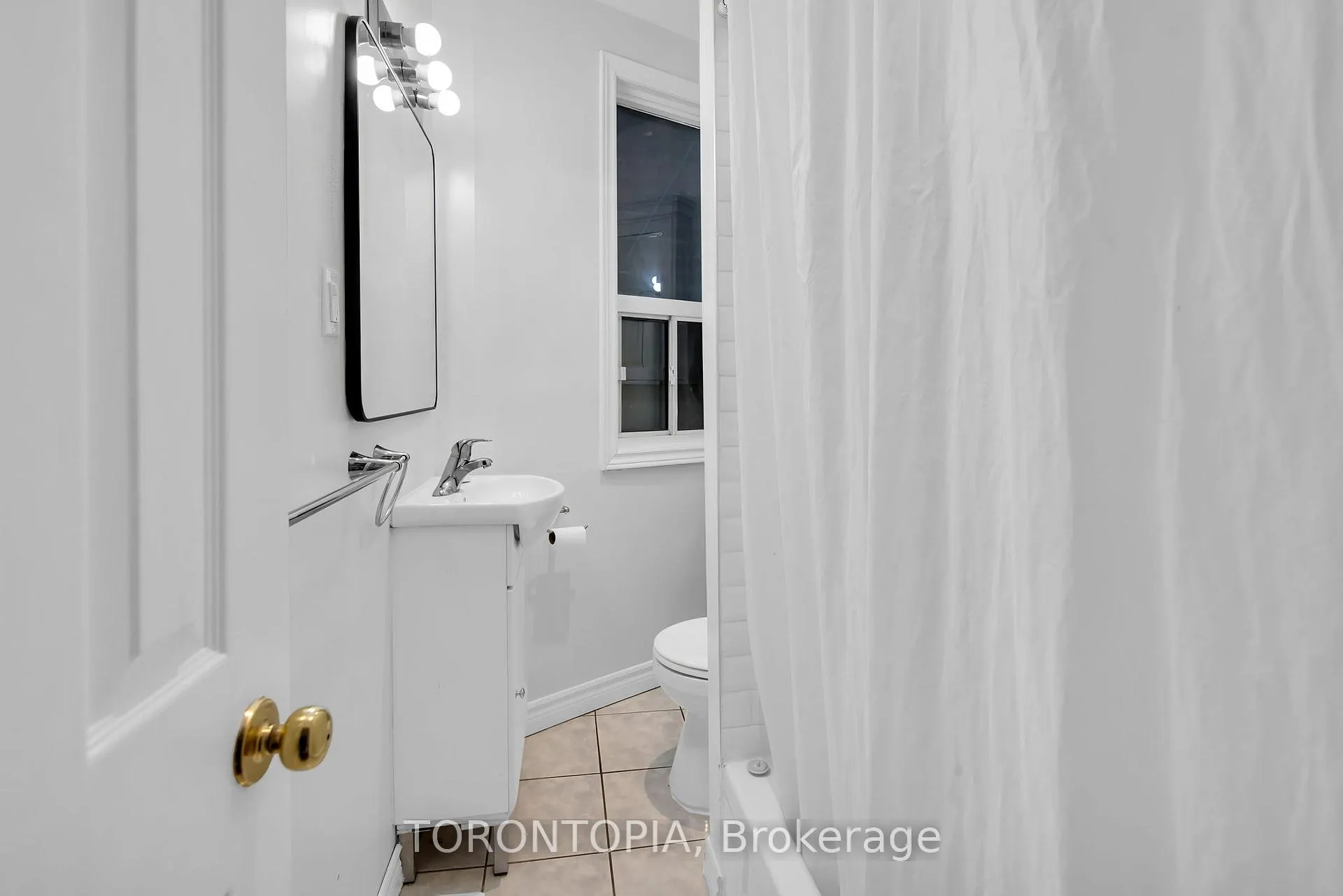 Photo 32 of Unit Main, 2346.5 Queen Street E, Toronto, The Beaches — HOMEH