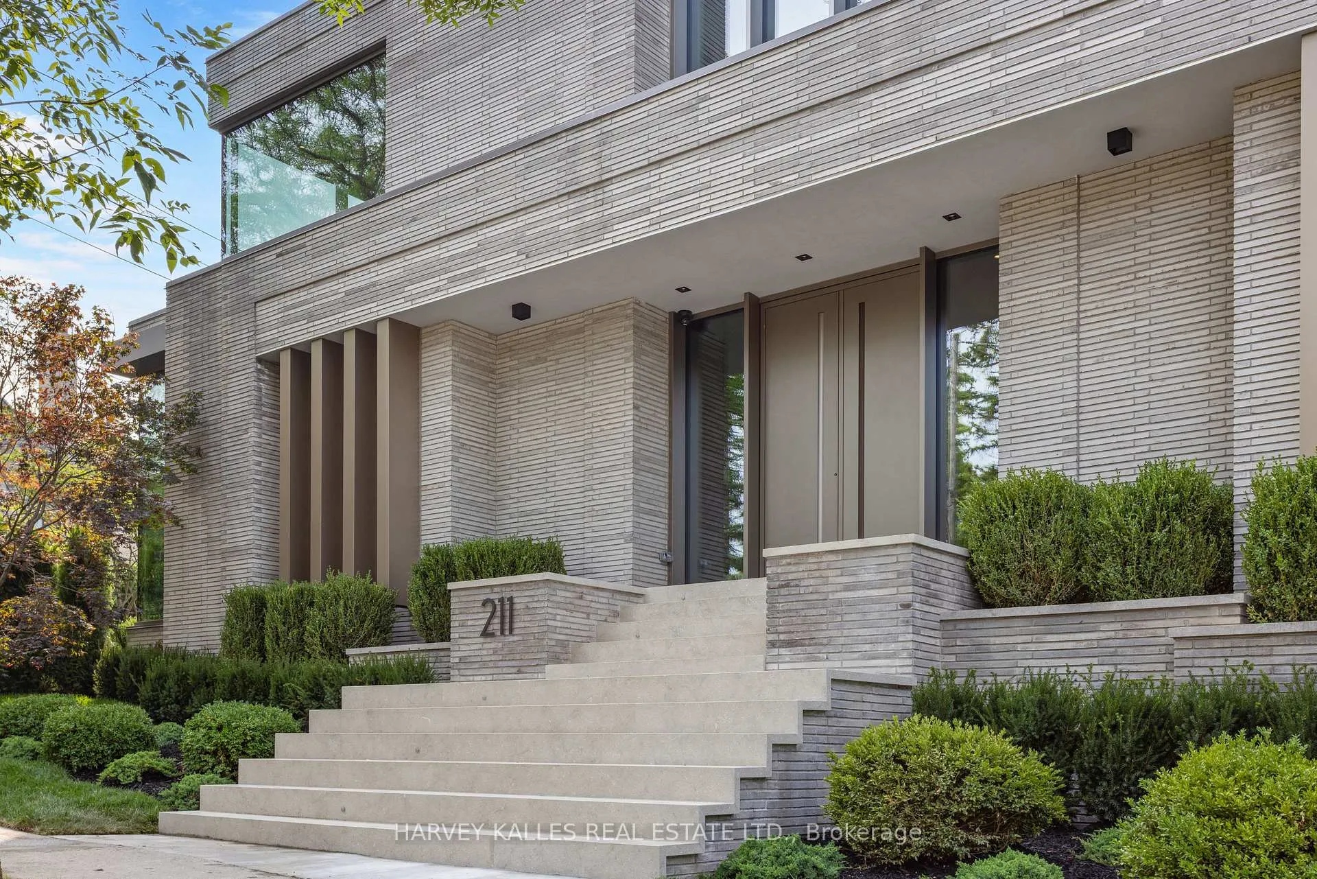 Front of 211 Dunvegan Road