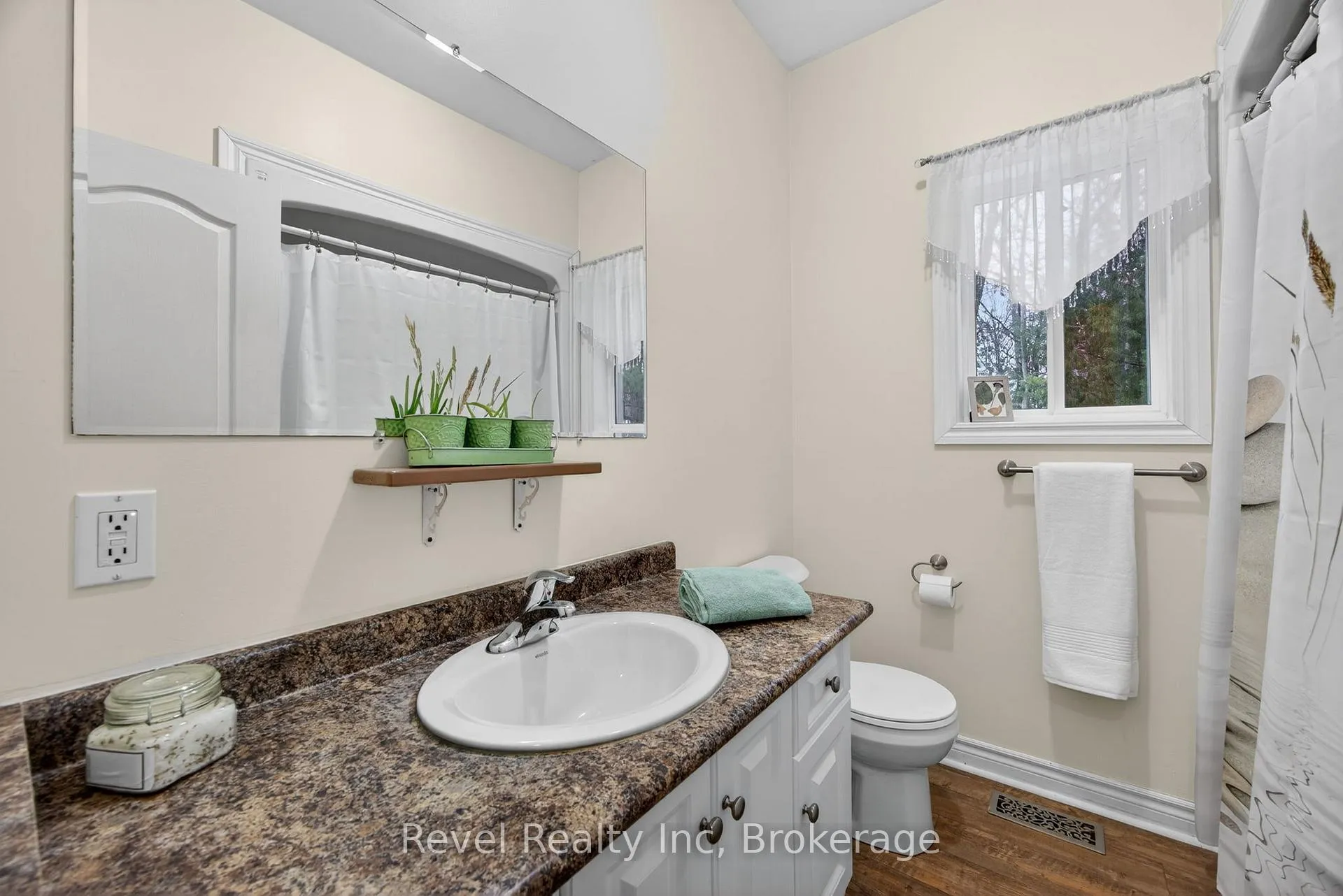 Photo 12 of 61 Rue Vanier, Tiny, Rural Tiny — HOMEH