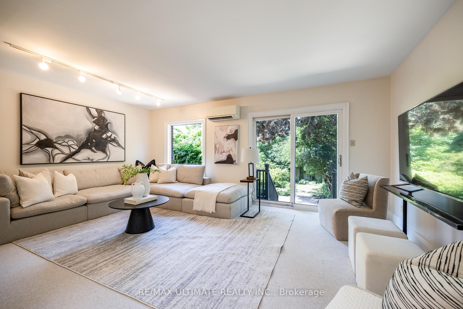 Photo 12 of 18 Rolph Road, Toronto, Leaside — HOMEH