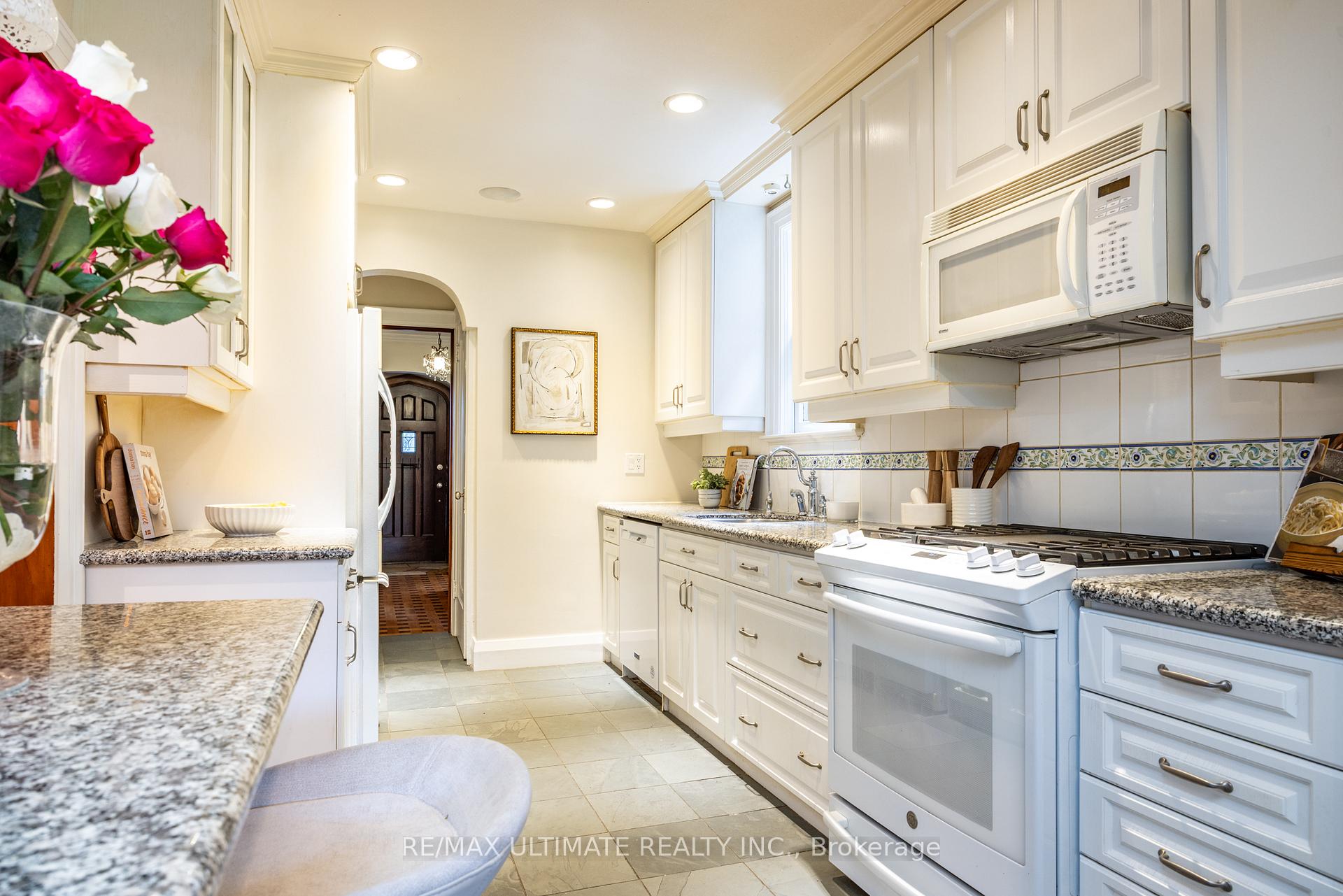 Photo 20 of 18 Rolph Road, Toronto, Leaside — HOMEH