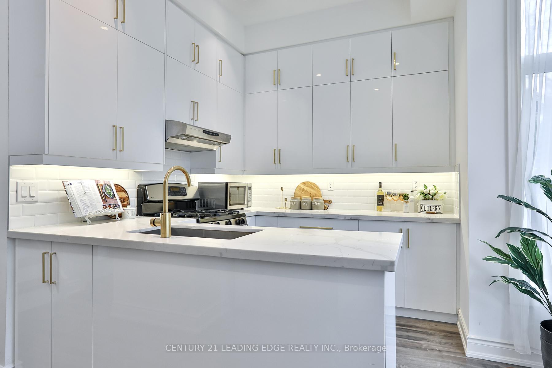 Photo 4 of 198 B Moore Avenue, Toronto, Rosedale-Moore Park — HOMEH