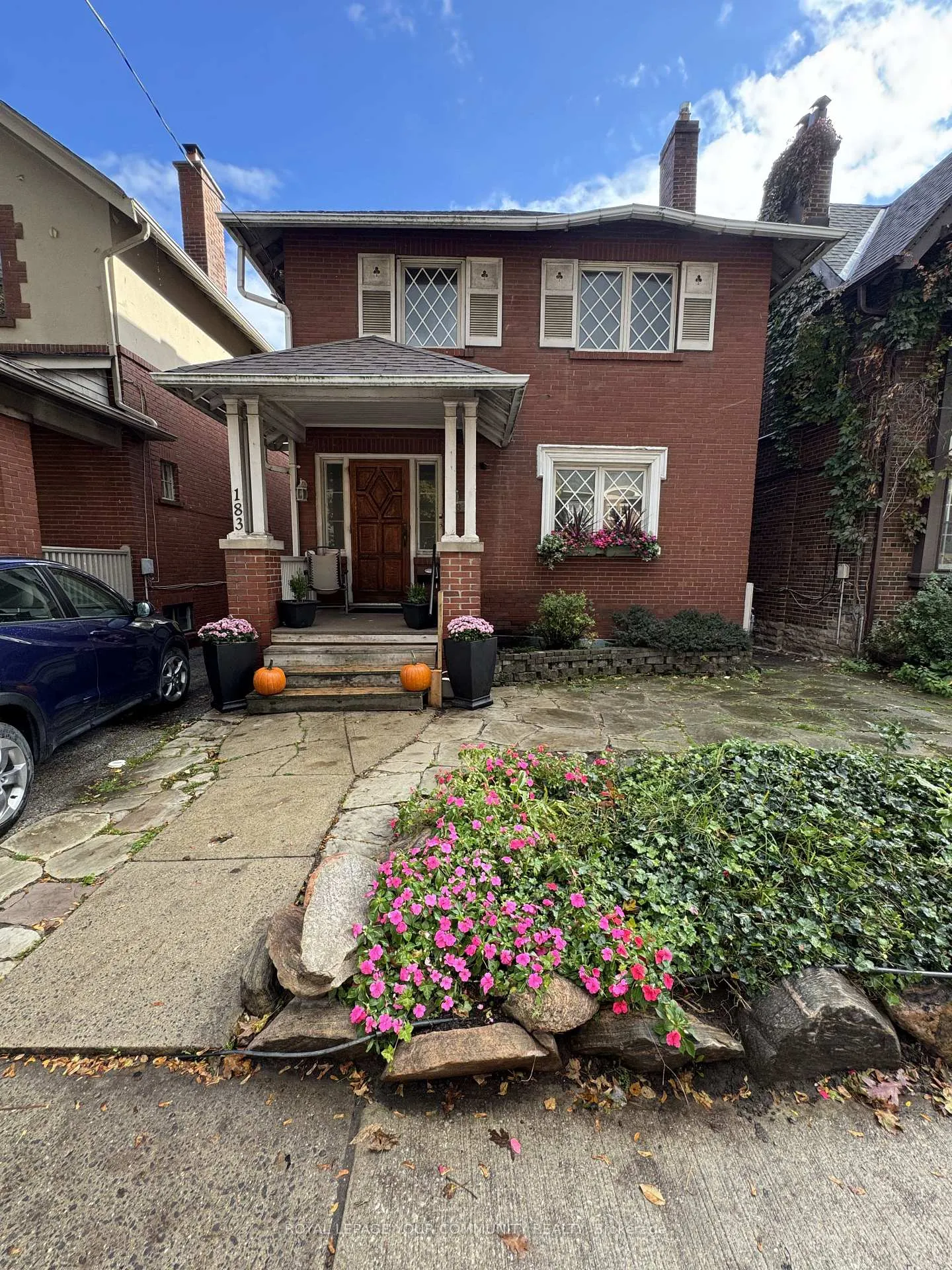 Front of Unit upper, 183 st clair Avenue E