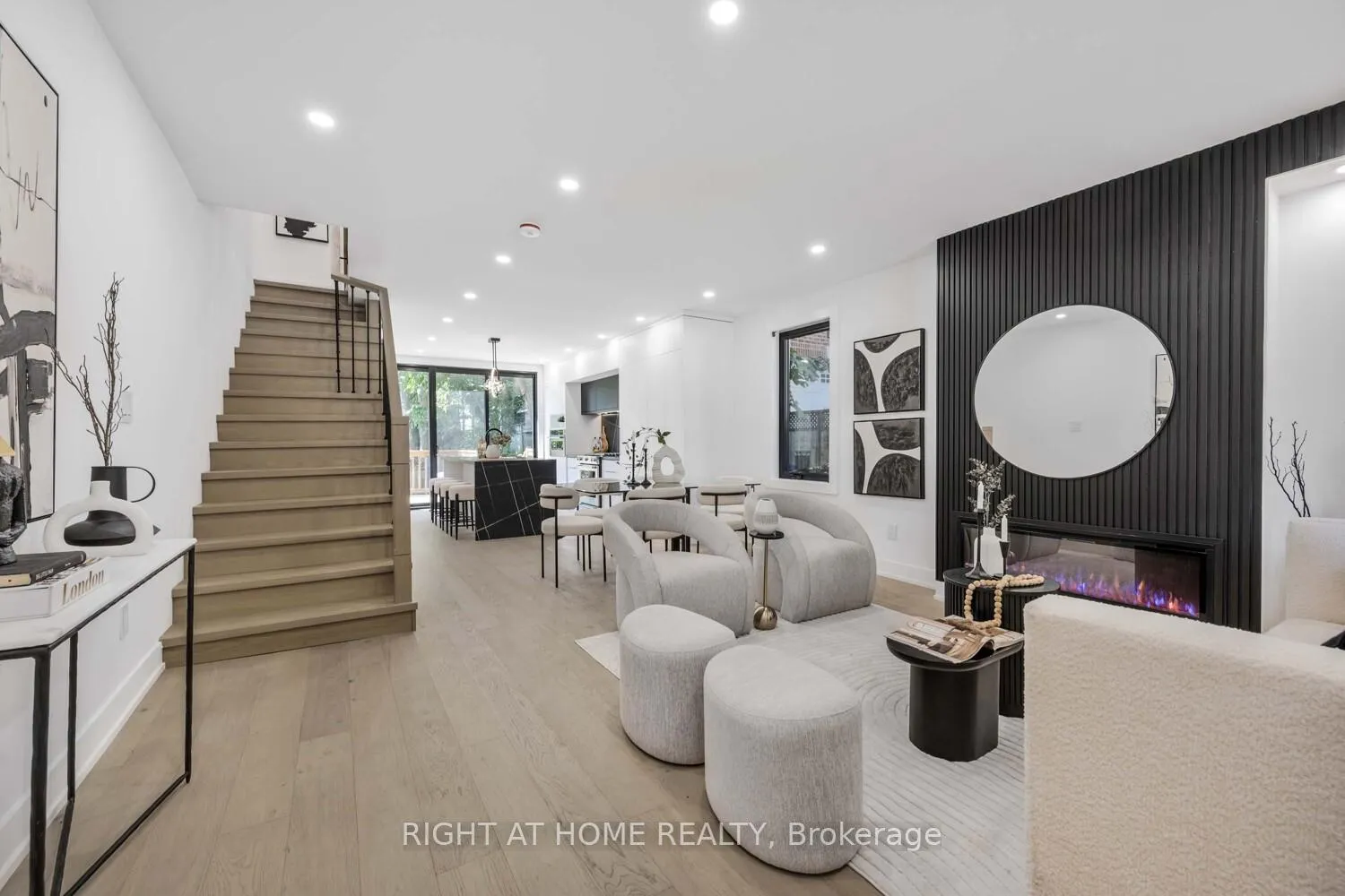 Photo 1 of 324 Lee Avenue, Toronto, The Beaches — HOMEH