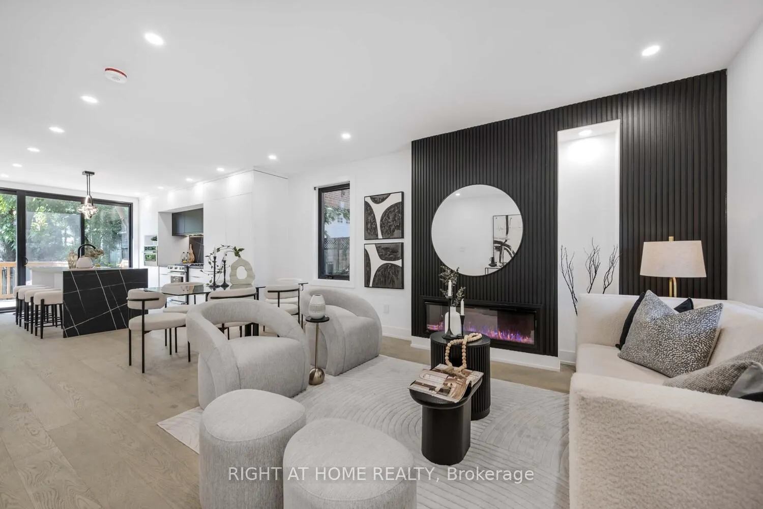 Photo 2 of 324 Lee Avenue, Toronto, The Beaches — HOMEH