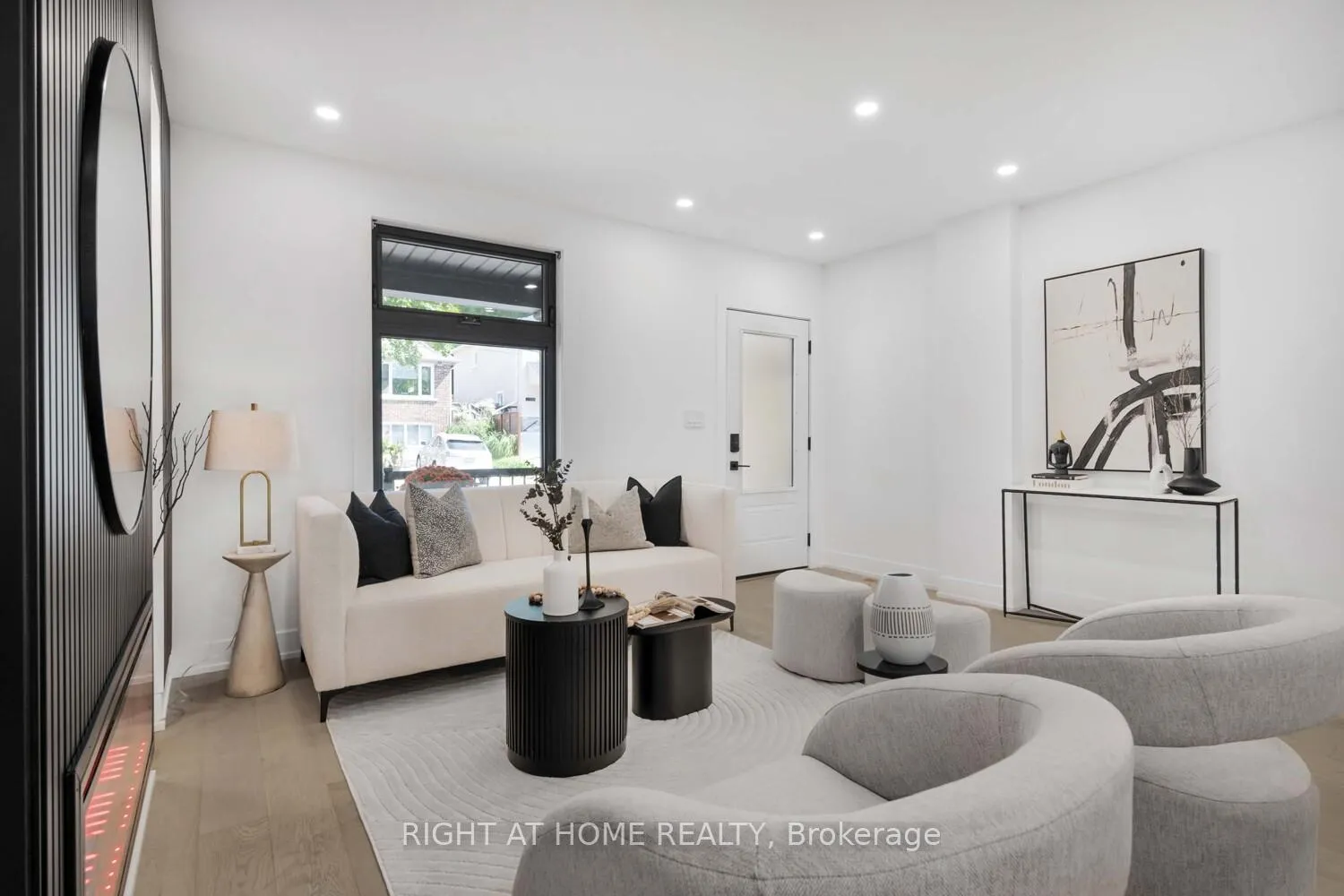 Photo 4 of 324 Lee Avenue, Toronto, The Beaches — HOMEH