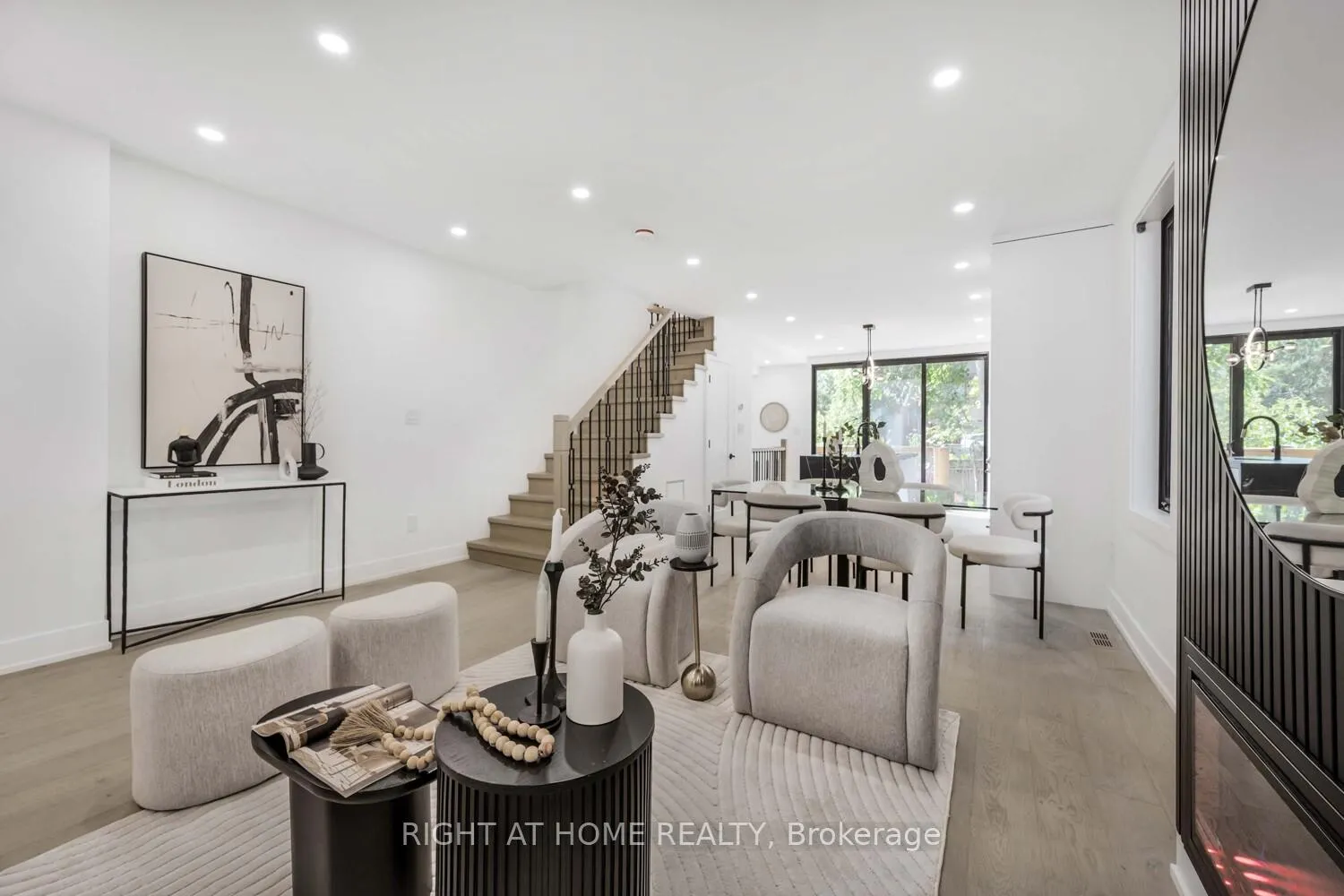 Photo 9 of 324 Lee Avenue, Toronto, The Beaches — HOMEH