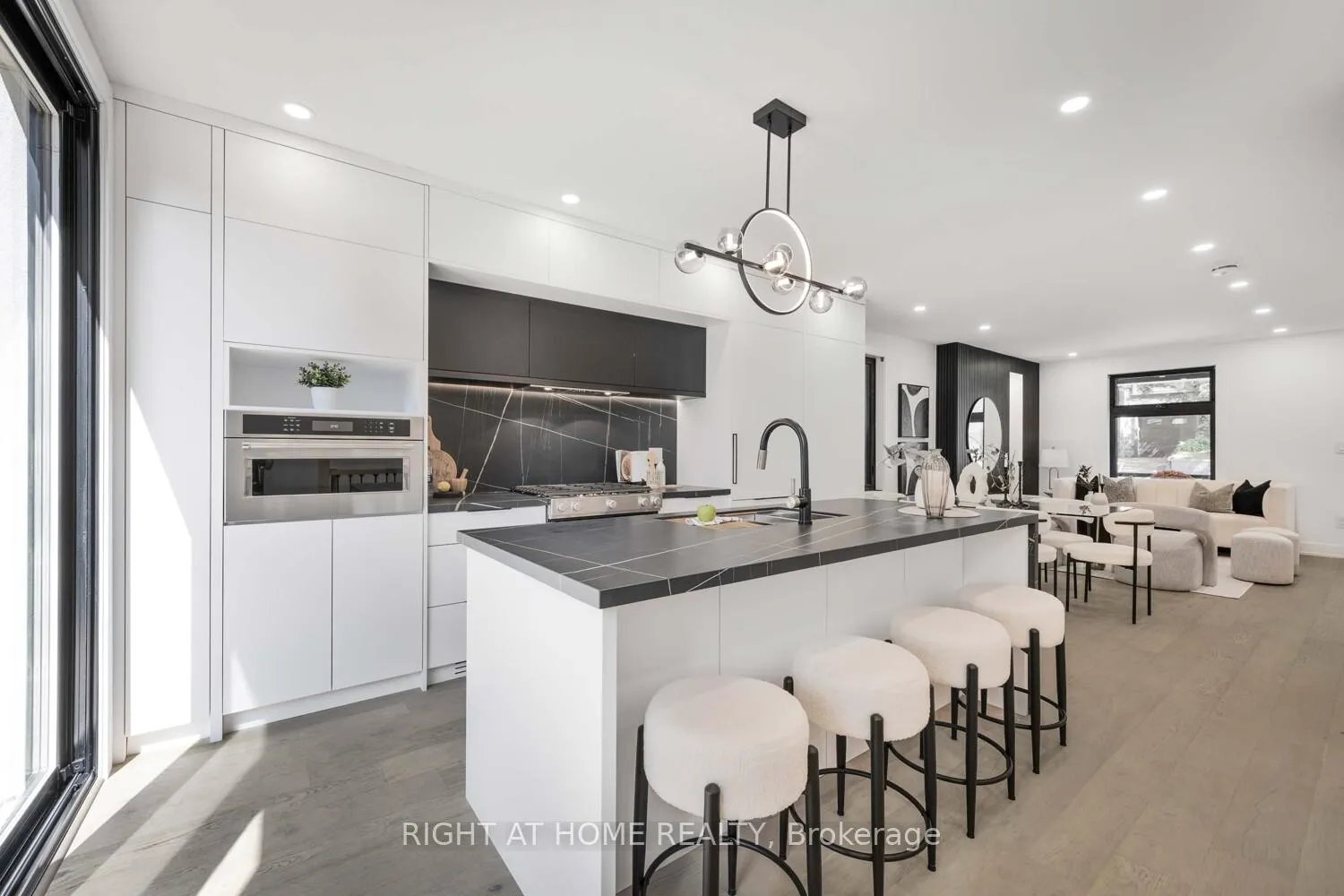 Photo 10 of 324 Lee Avenue, Toronto, The Beaches — HOMEH