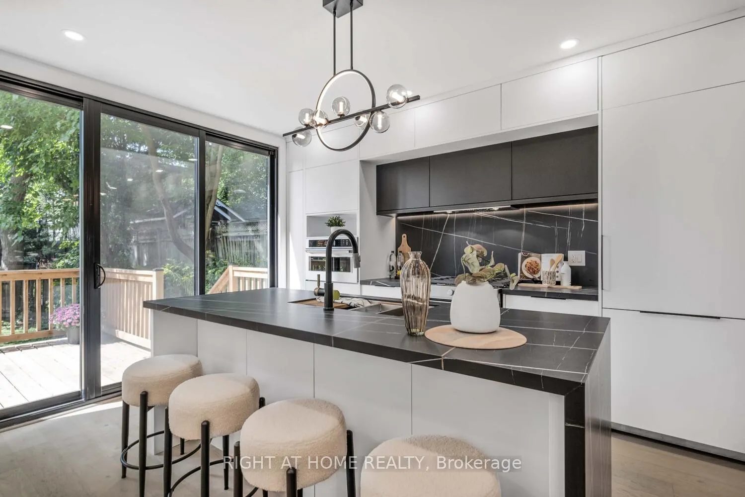 Photo 11 of 324 Lee Avenue, Toronto, The Beaches — HOMEH