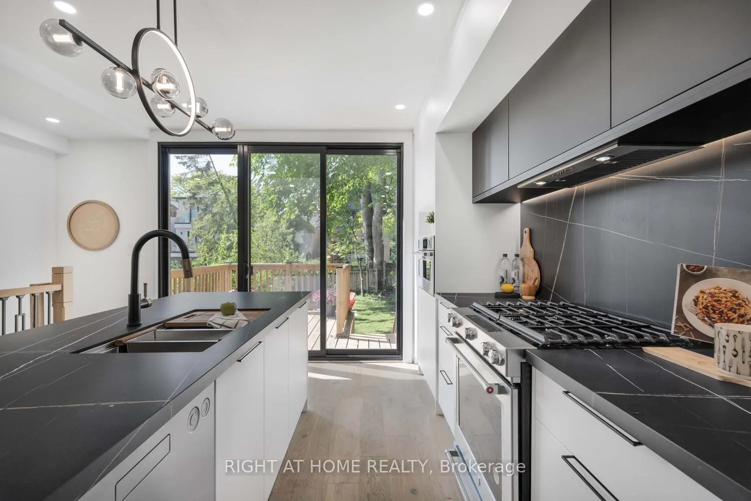 Photo 15 of 324 Lee Avenue, Toronto, The Beaches — HOMEH