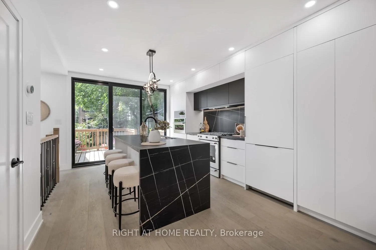 Photo 16 of 324 Lee Avenue, Toronto, The Beaches — HOMEH