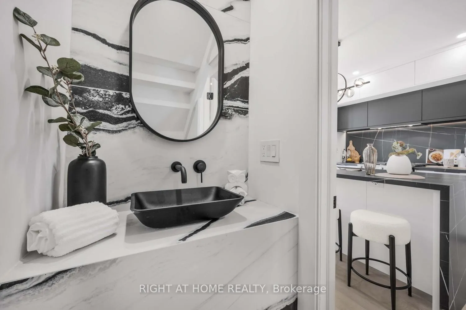 Photo 17 of 324 Lee Avenue, Toronto, The Beaches — HOMEH