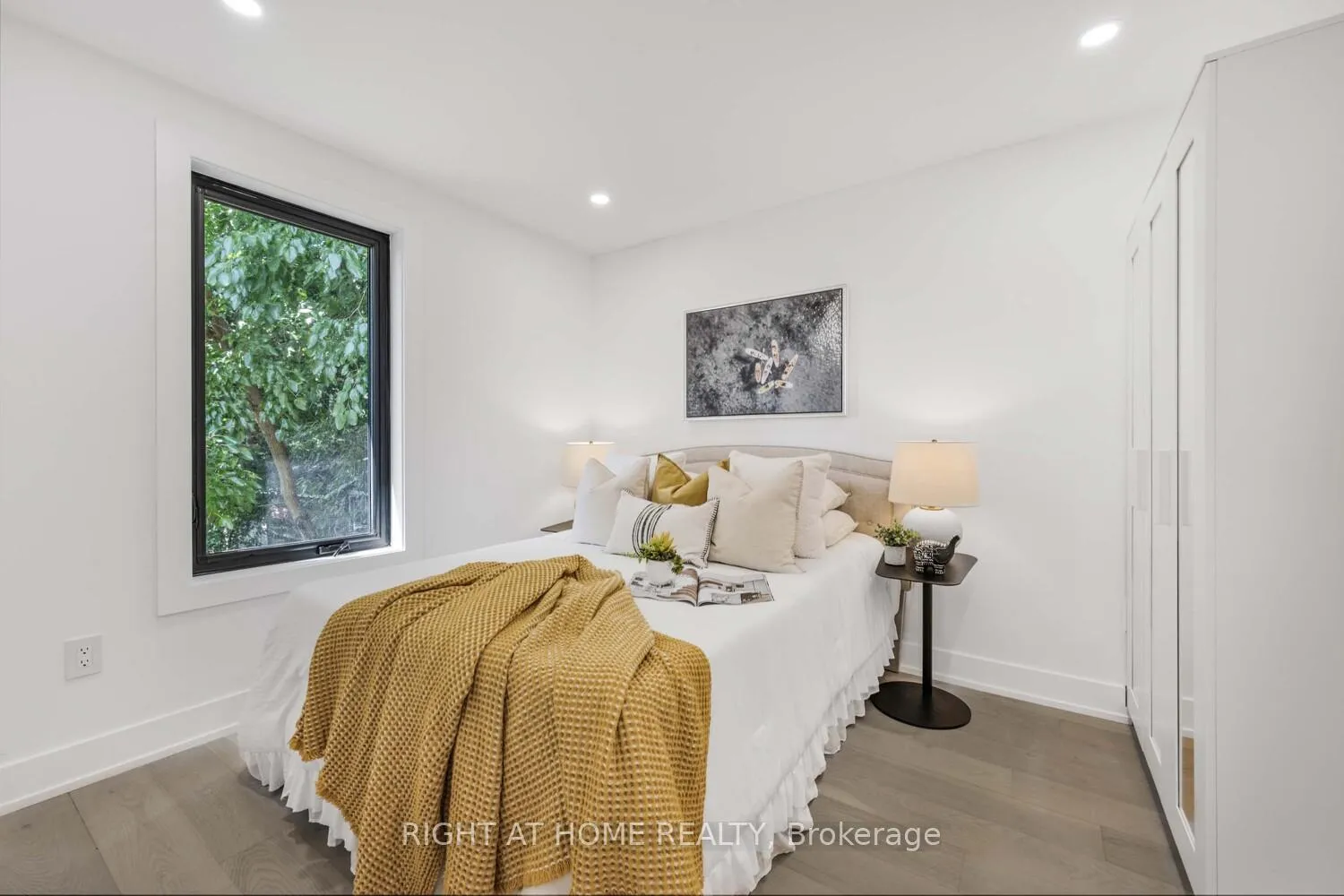 Photo 18 of 324 Lee Avenue, Toronto, The Beaches — HOMEH