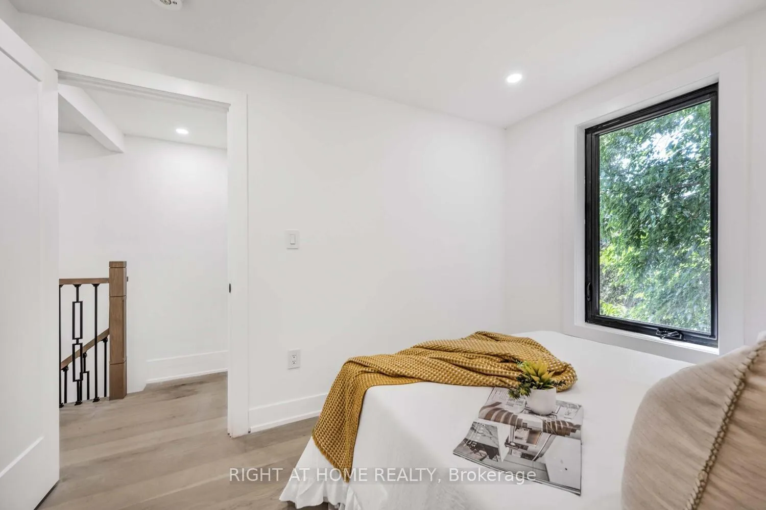 Photo 19 of 324 Lee Avenue, Toronto, The Beaches — HOMEH
