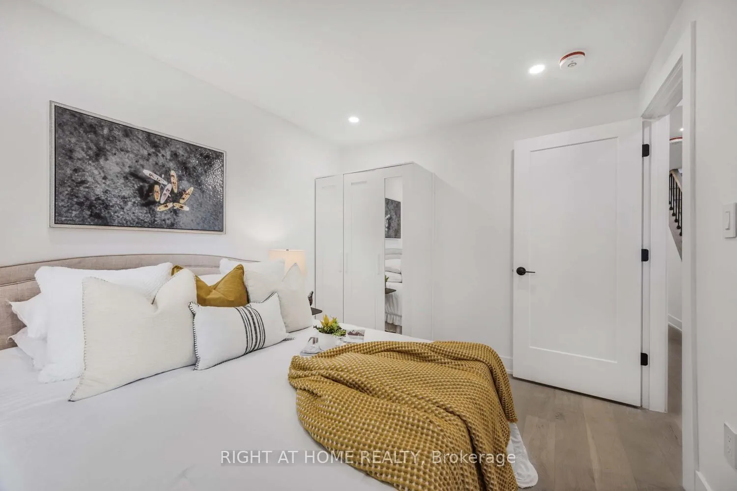 Photo 20 of 324 Lee Avenue, Toronto, The Beaches — HOMEH