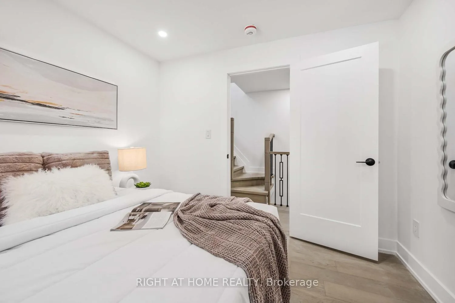 Photo 23 of 324 Lee Avenue, Toronto, The Beaches — HOMEH