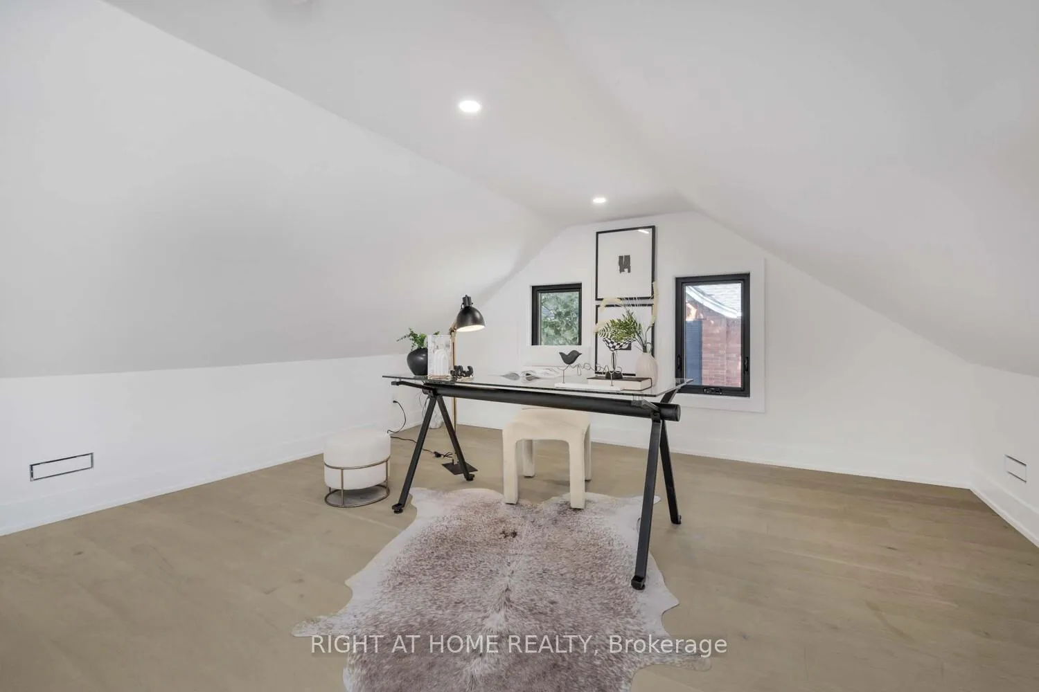 Photo 33 of 324 Lee Avenue, Toronto, The Beaches — HOMEH