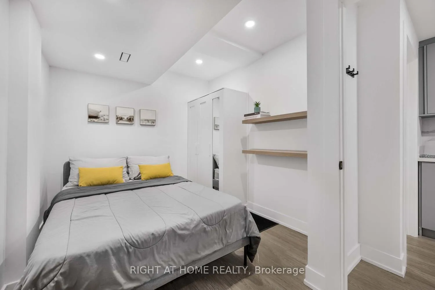 Photo 41 of 324 Lee Avenue, Toronto, The Beaches — HOMEH