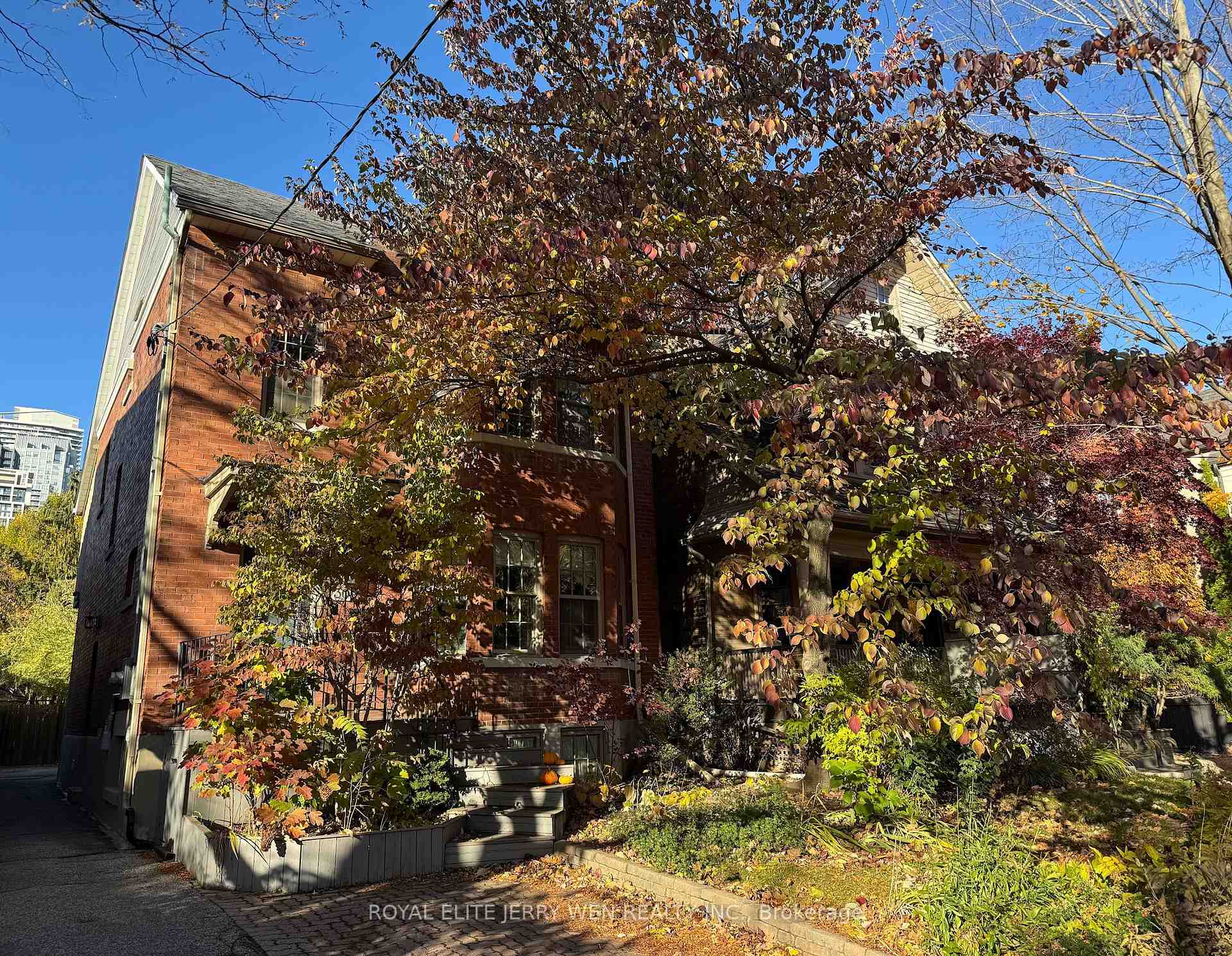 Photo 2 of 30 Belsize Drive, Toronto, Mount Pleasant West — HOMEH