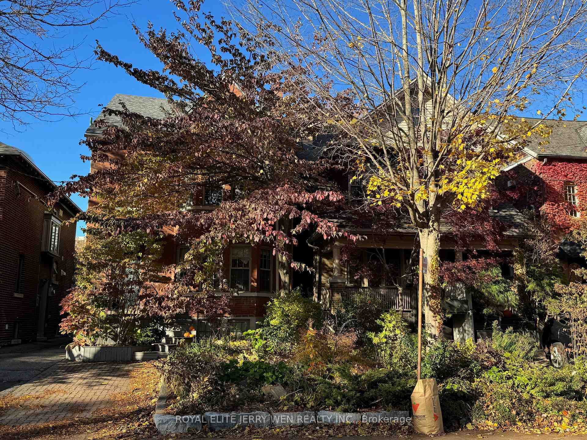 Photo 3 of 30 Belsize Drive, Toronto, Mount Pleasant West — HOMEH