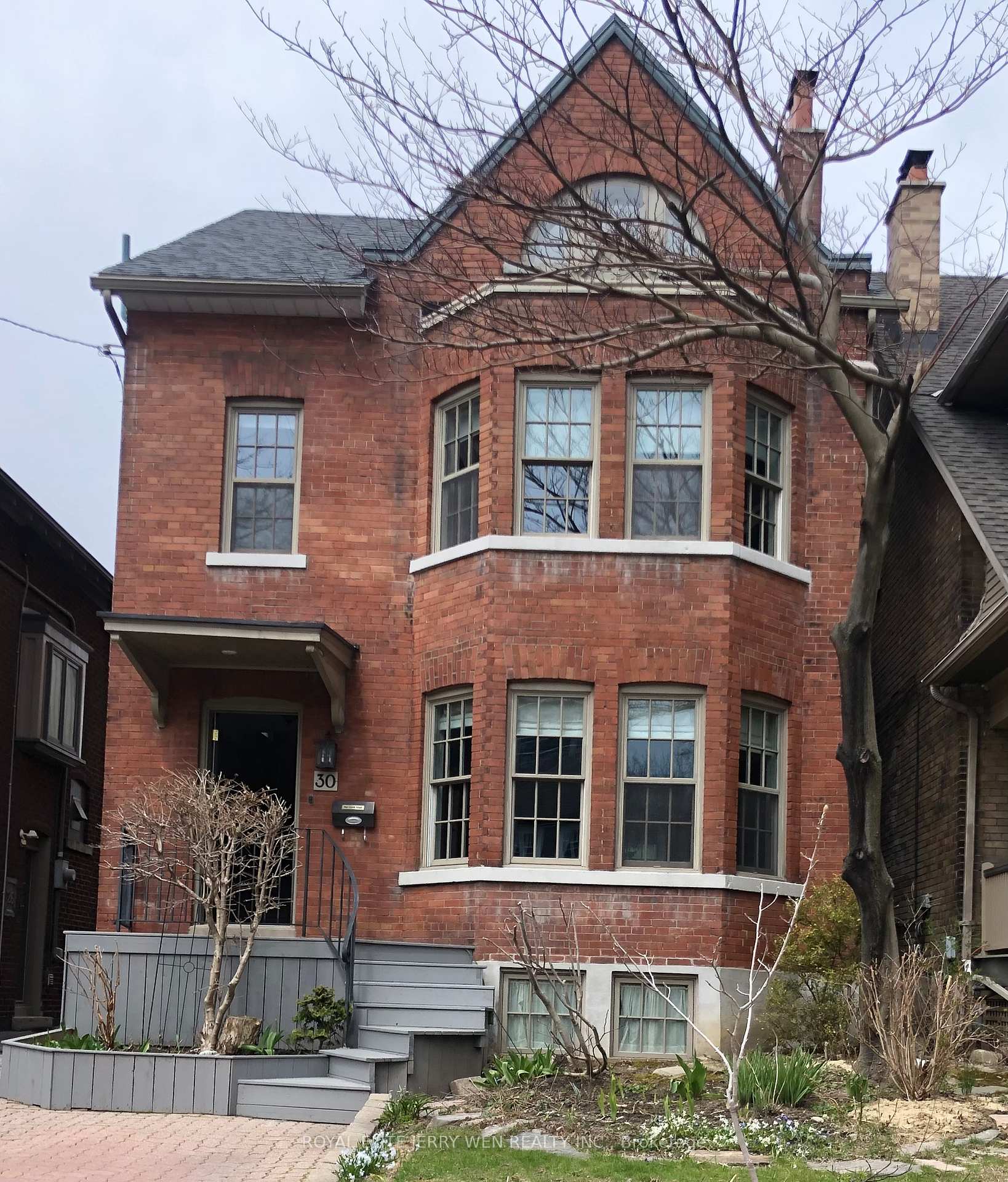 Photo 4 of 30 Belsize Drive, Toronto, Mount Pleasant West — HOMEH