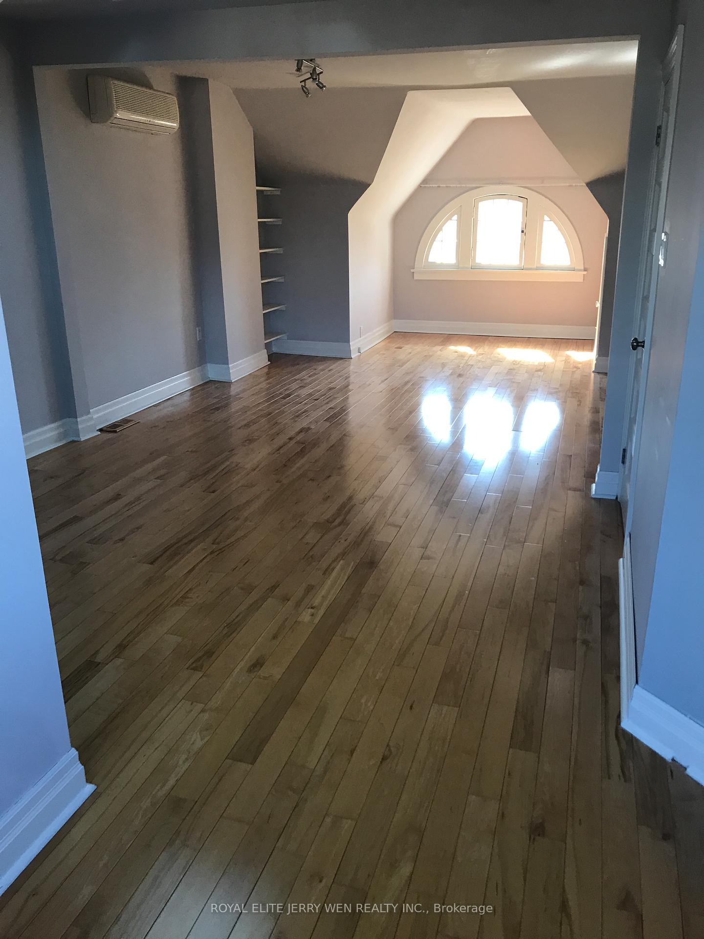 Photo 9 of 30 Belsize Drive, Toronto, Mount Pleasant West — HOMEH