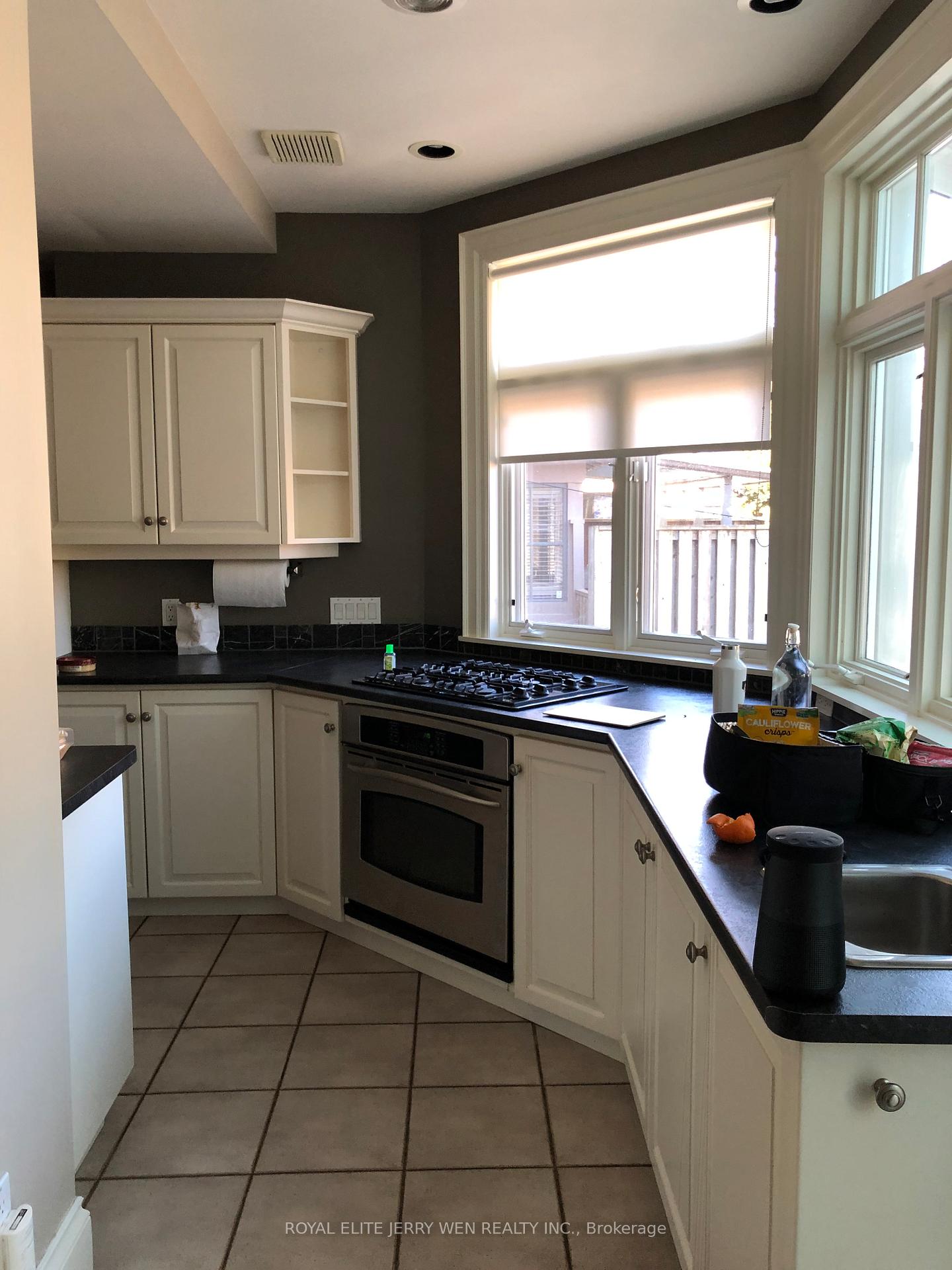 Photo 10 of 30 Belsize Drive, Toronto, Mount Pleasant West — HOMEH