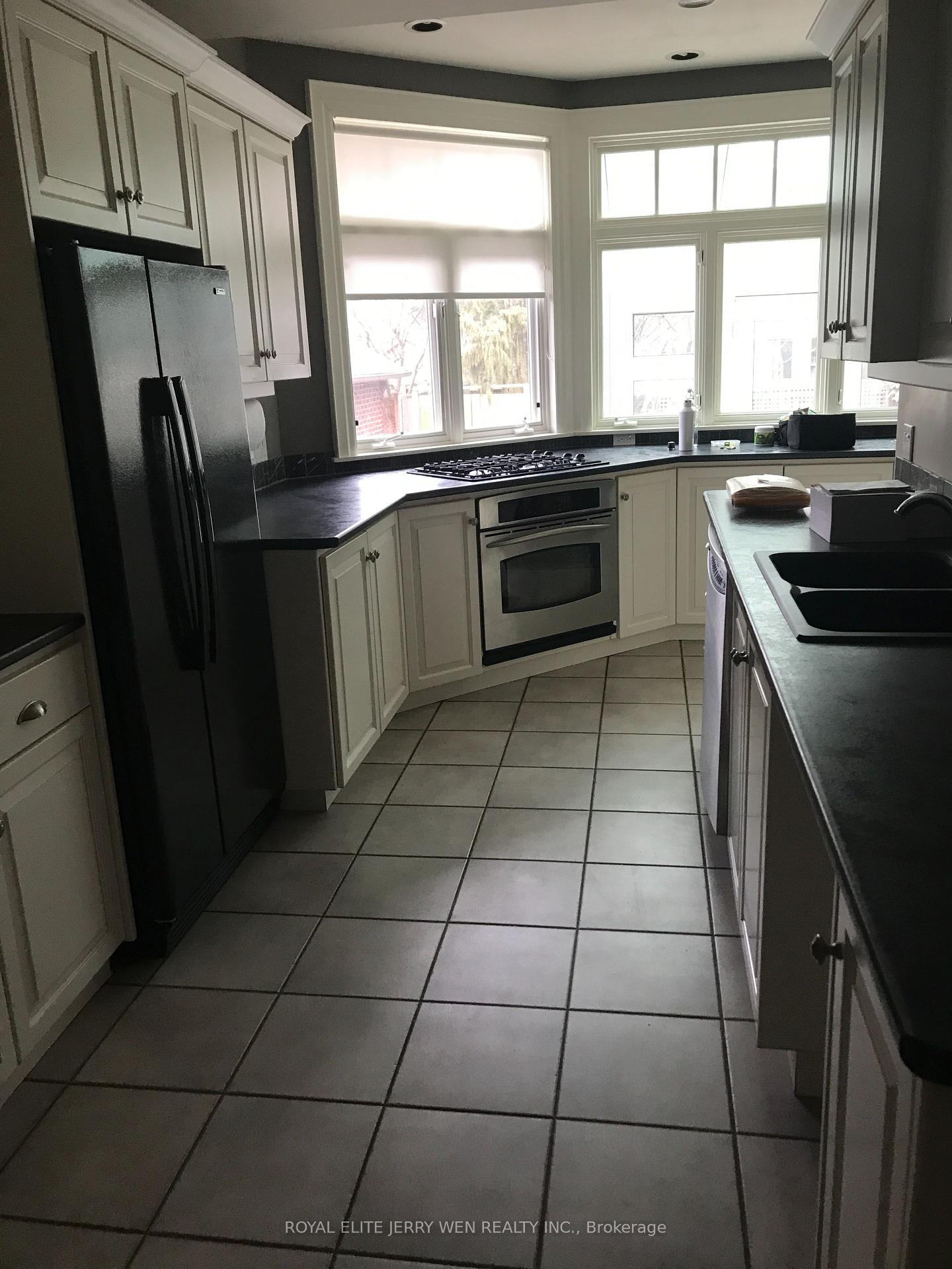 Photo 12 of 30 Belsize Drive, Toronto, Mount Pleasant West — HOMEH
