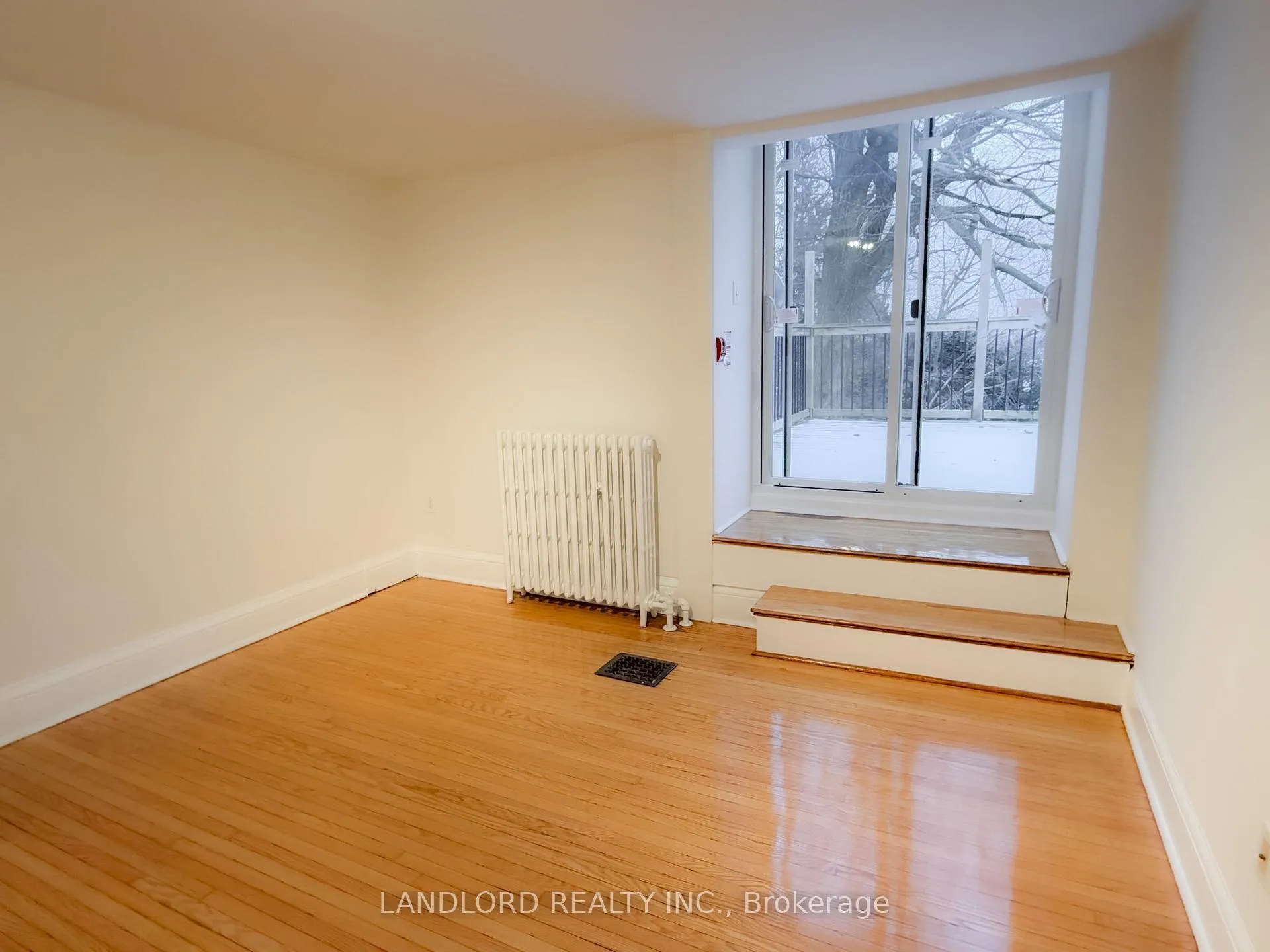 Photo 4 of Unit 4, 2469 Queen Street E, Toronto, The Beaches — HOMEH