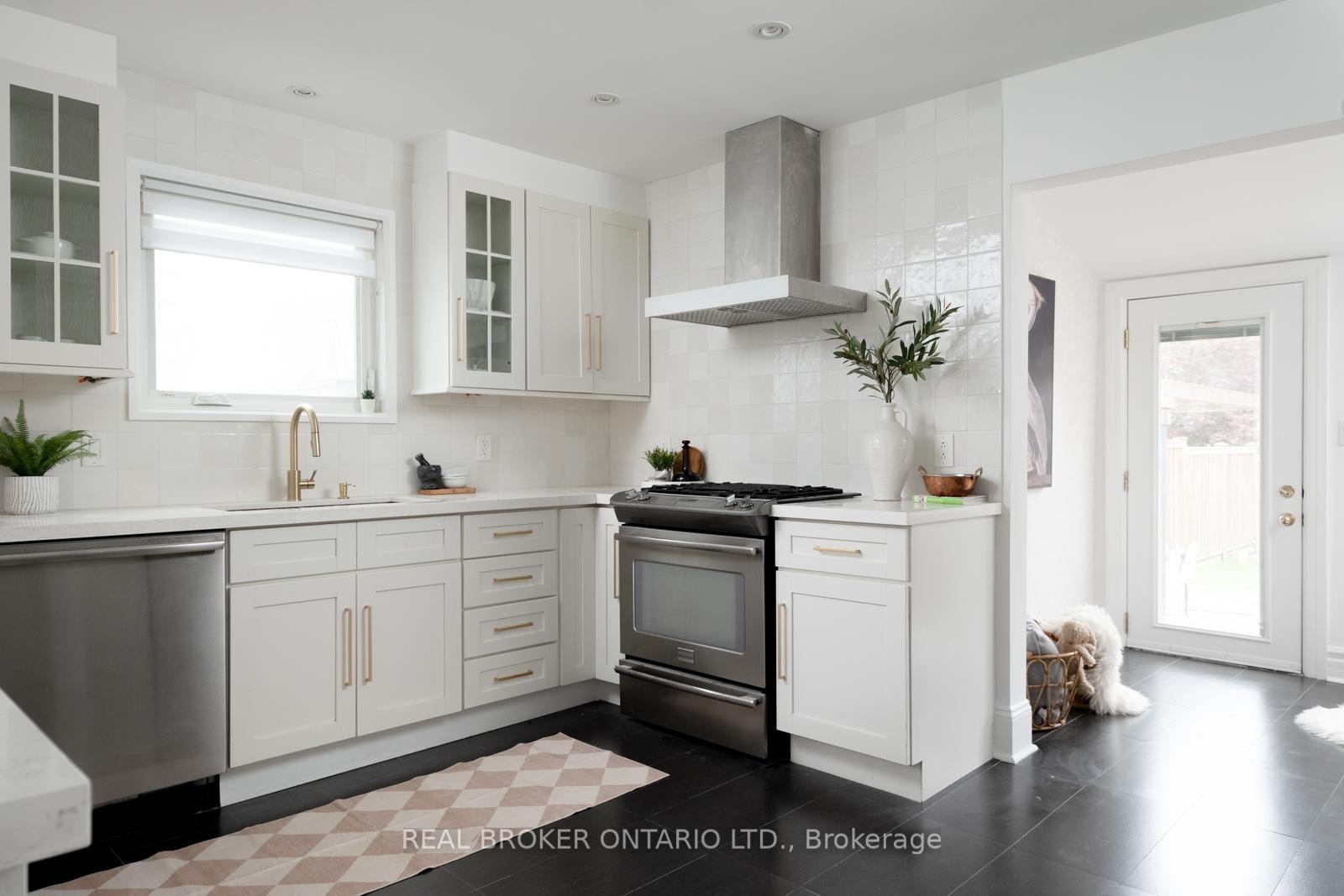 Photo 12 of 21 Stephenson Avenue, Toronto, East End-Danforth — HOMEH