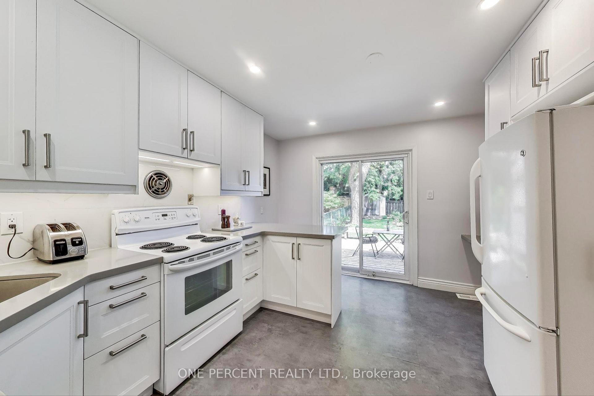 Photo 12 of 33 LeMay Road, Toronto, Mount Pleasant East — HOMEH