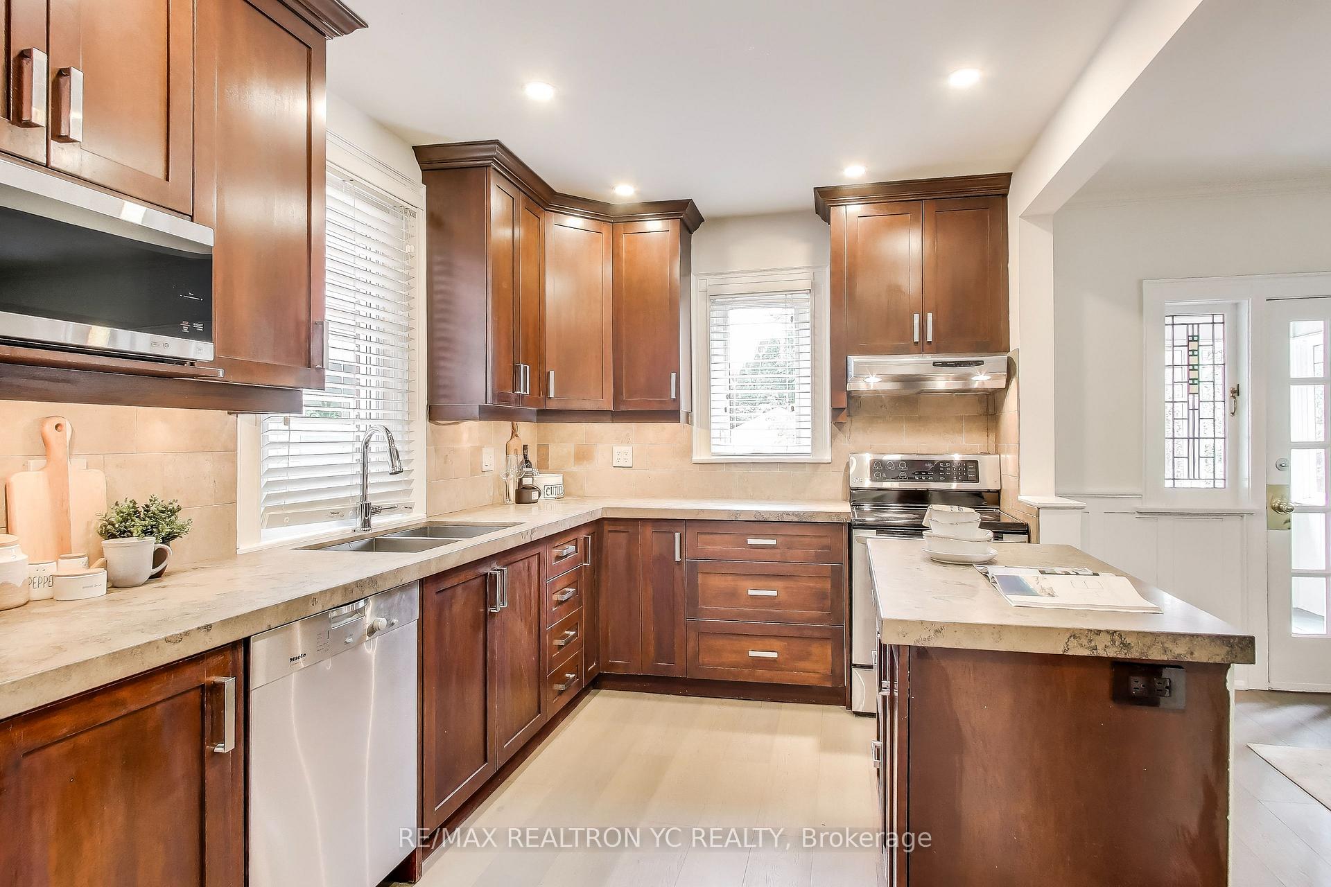 Photo 7 of 11 Donegall Drive, Toronto, Leaside — HOMEH