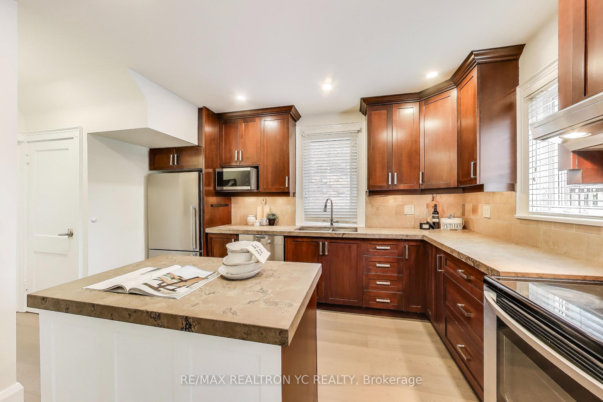 Photo 8 of 11 Donegall Drive, Toronto, Leaside — HOMEH