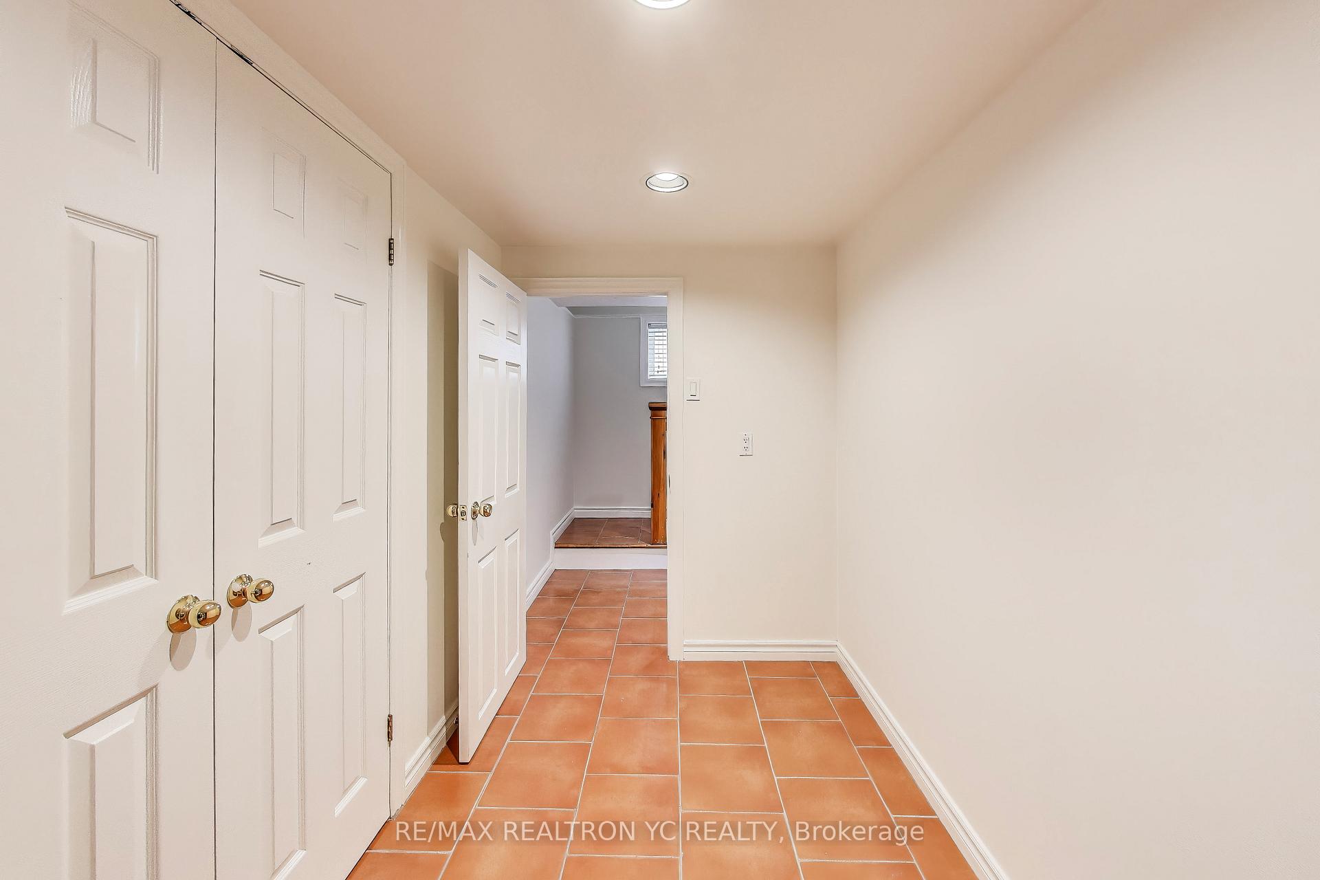 Photo 23 of 11 Donegall Drive, Toronto, Leaside — HOMEH
