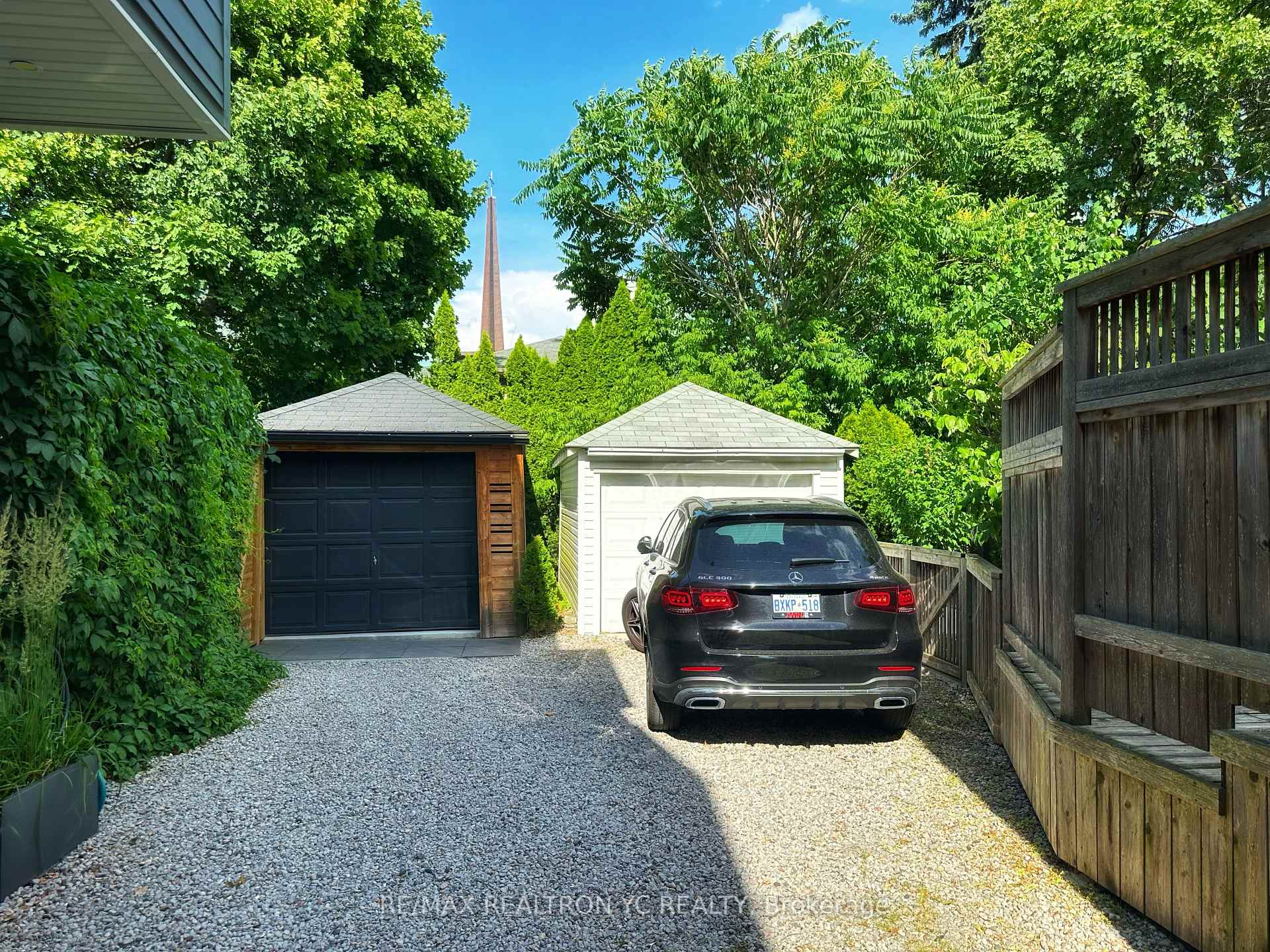 Photo 30 of 11 Donegall Drive, Toronto, Leaside — HOMEH