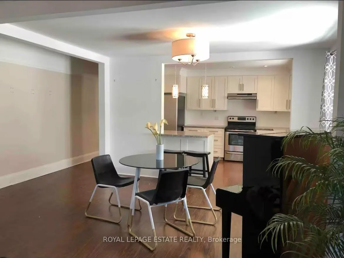 Photo 2 of Unit UPPER, 62 Scarboro Beach Boulevard, Toronto, The Beaches — HOMEH