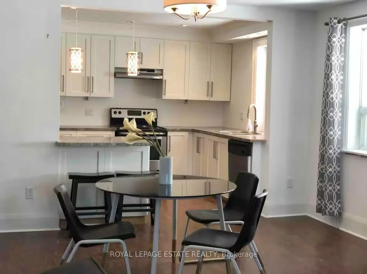 Photo 3 of Unit UPPER, 62 Scarboro Beach Boulevard, Toronto, The Beaches — HOMEH