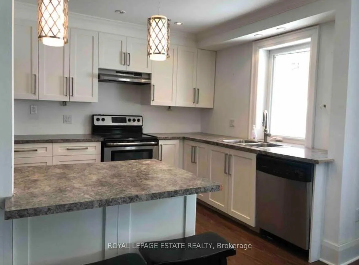 Photo 5 of Unit UPPER, 62 Scarboro Beach Boulevard, Toronto, The Beaches — HOMEH