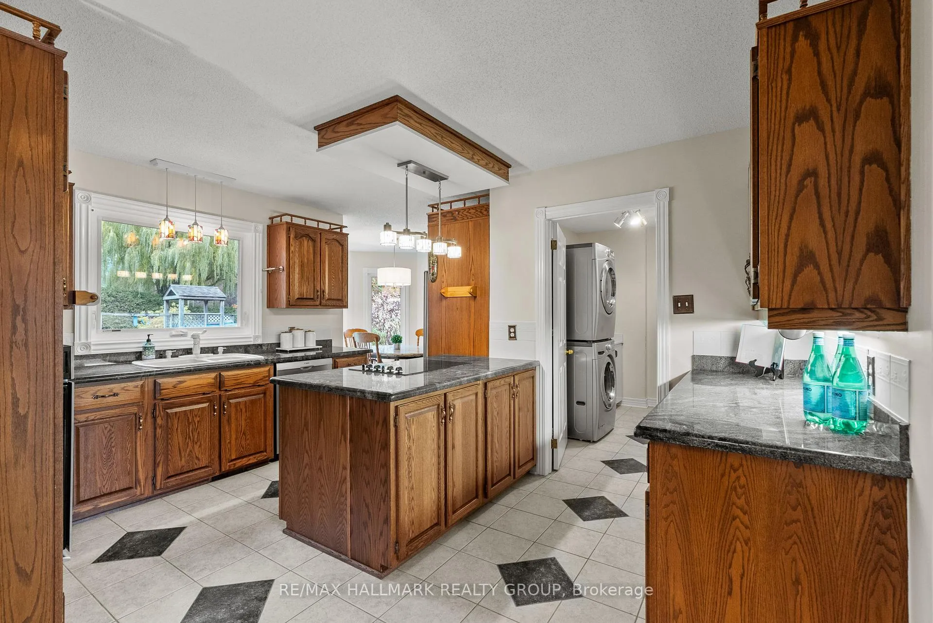 Photo 9 of 16 Goodfellow Court, Ottawa, Fallowfield — HOMEH