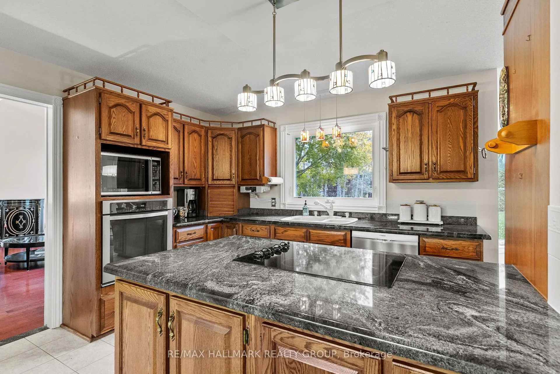 Photo 10 of 16 Goodfellow Court, Ottawa, Fallowfield — HOMEH