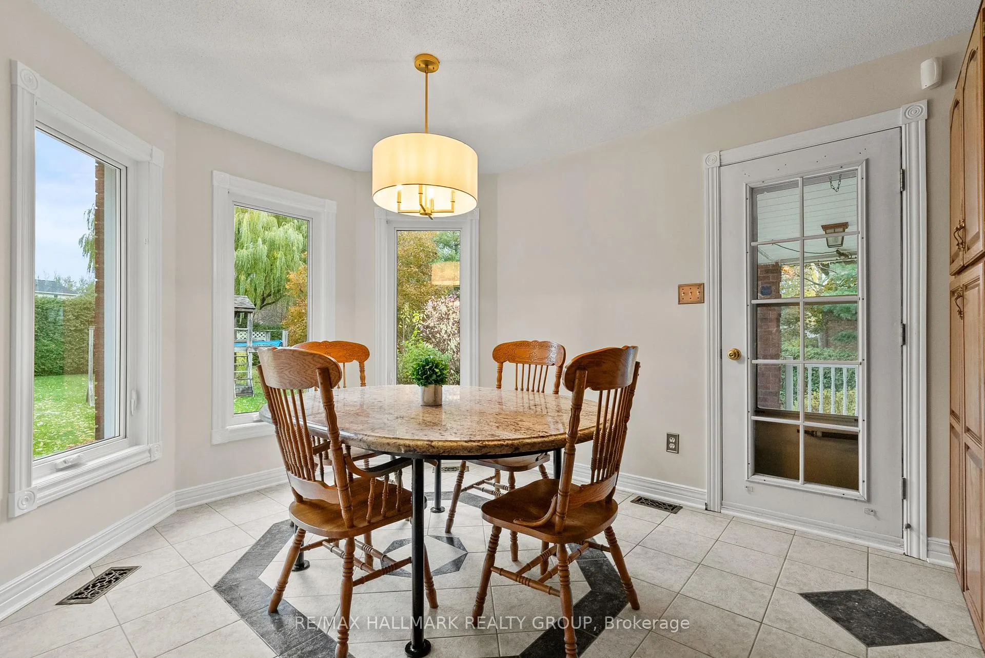 Photo 12 of 16 Goodfellow Court, Ottawa, Fallowfield — HOMEH