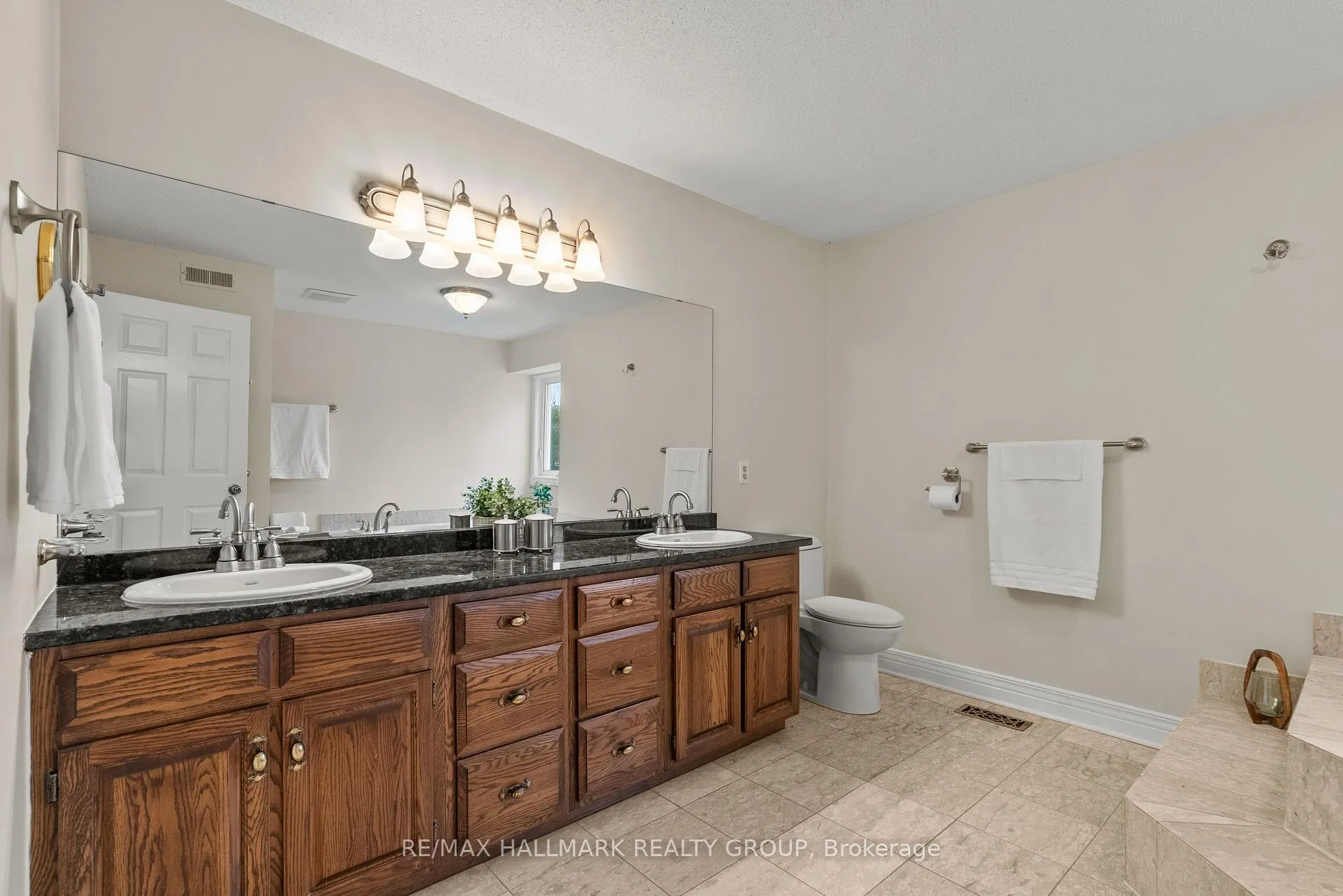 Photo 19 of 16 Goodfellow Court, Ottawa, Fallowfield — HOMEH