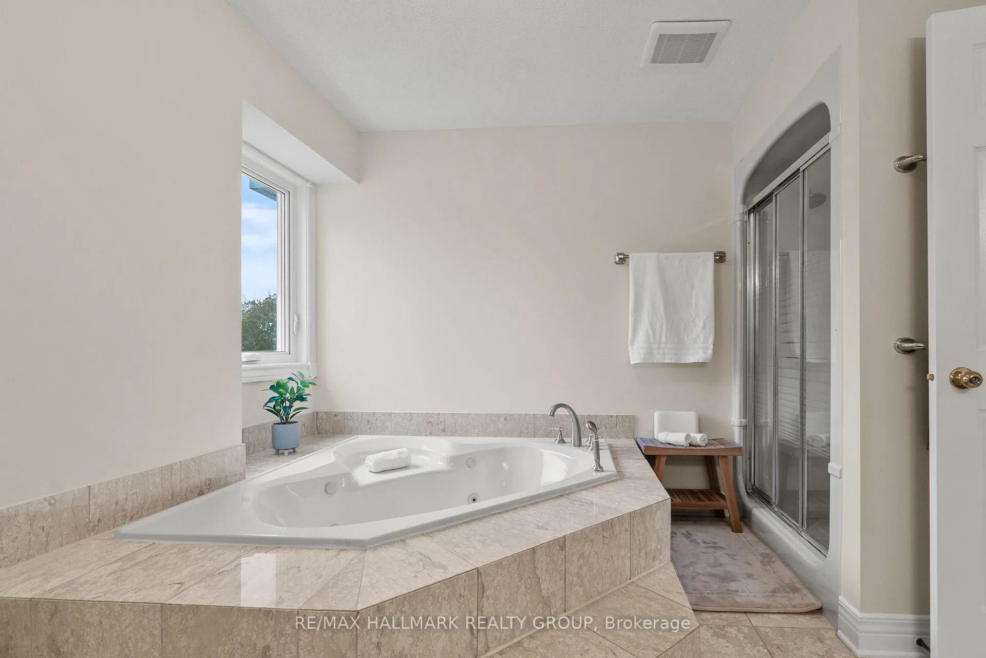Photo 20 of 16 Goodfellow Court, Ottawa, Fallowfield — HOMEH