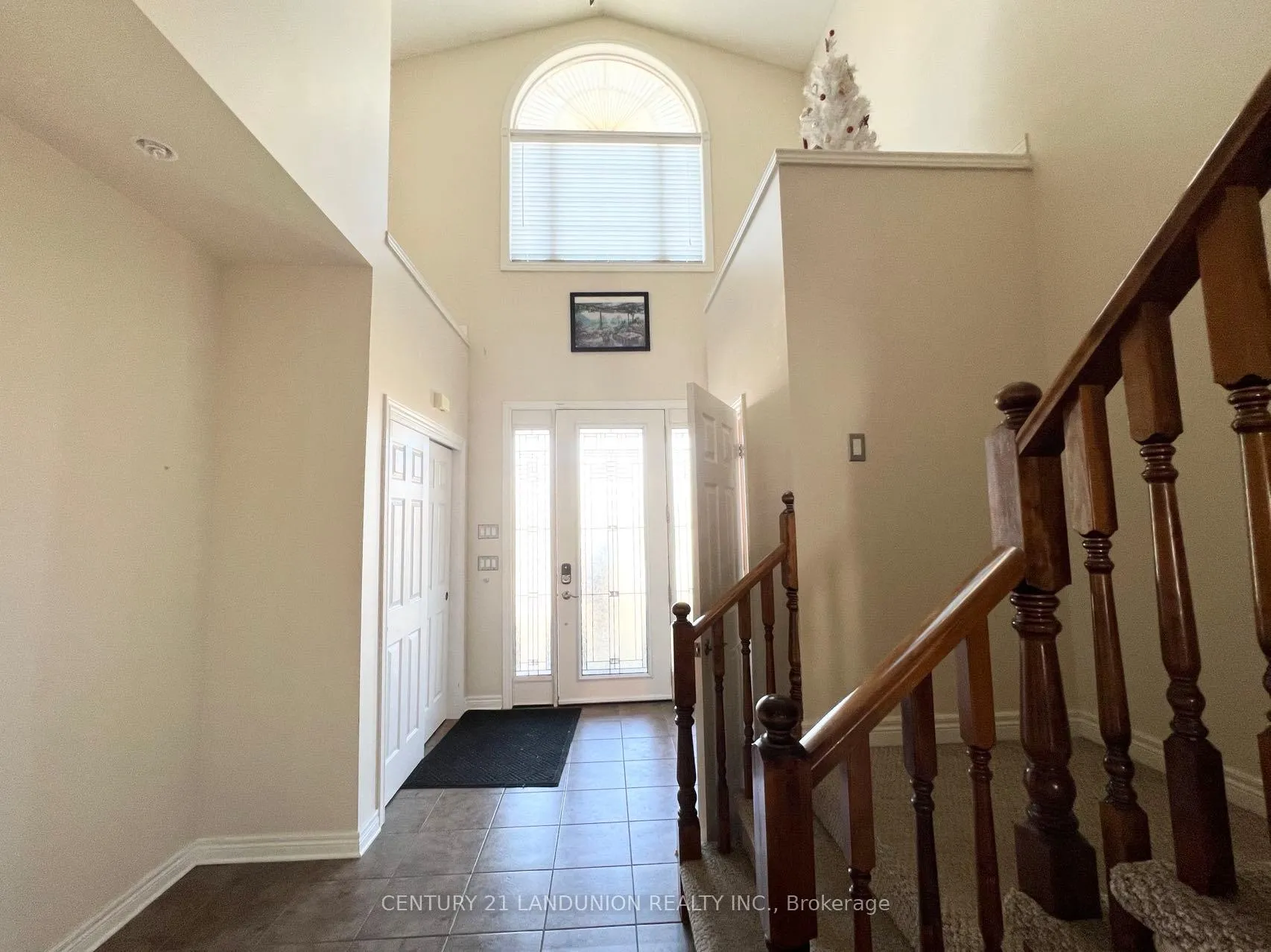 Photo 3 of 281 Winterberry Boulevard, Thorold, Confederation Heights — HOMEH