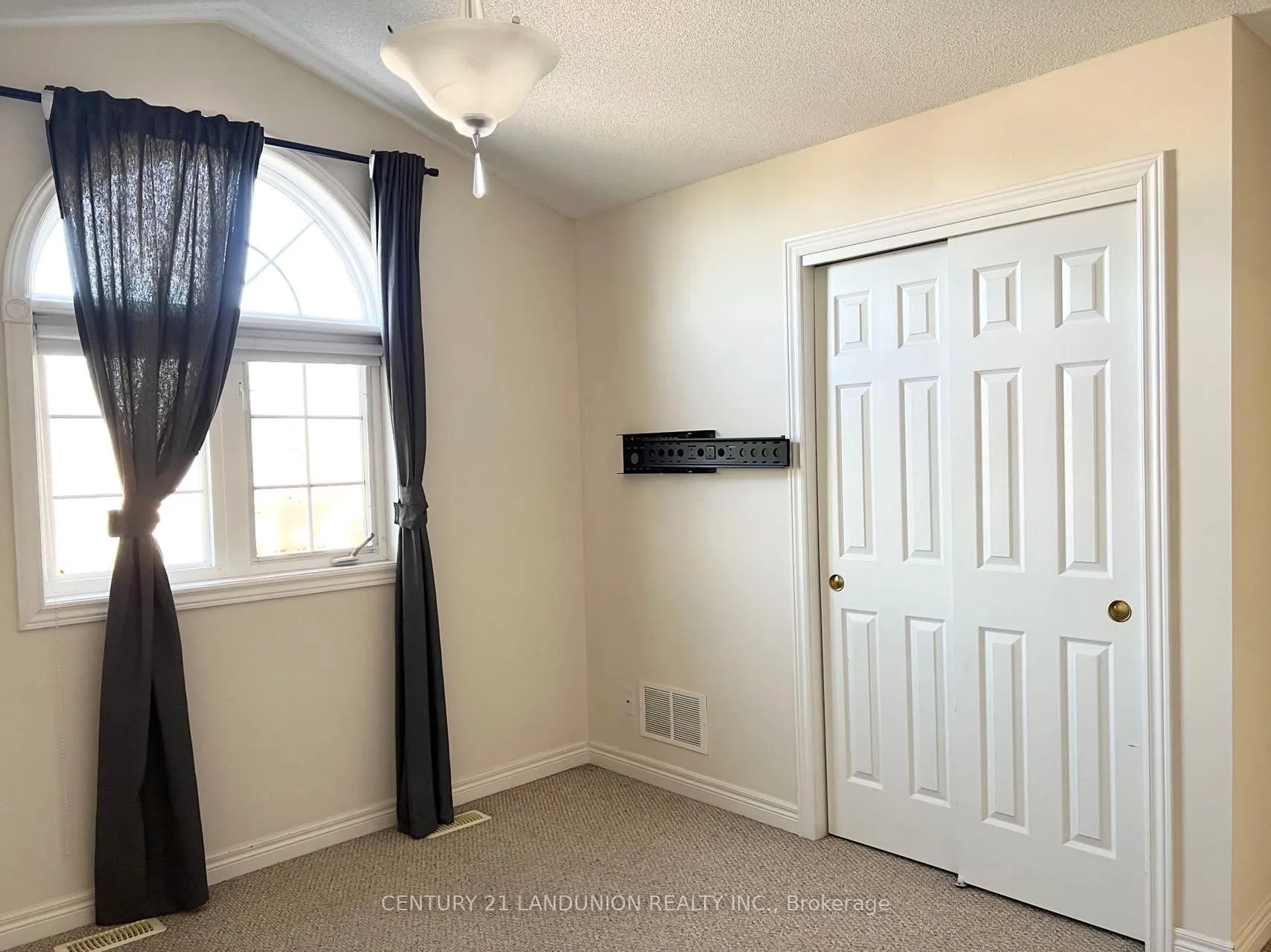 Photo 15 of 281 Winterberry Boulevard, Thorold, Confederation Heights — HOMEH