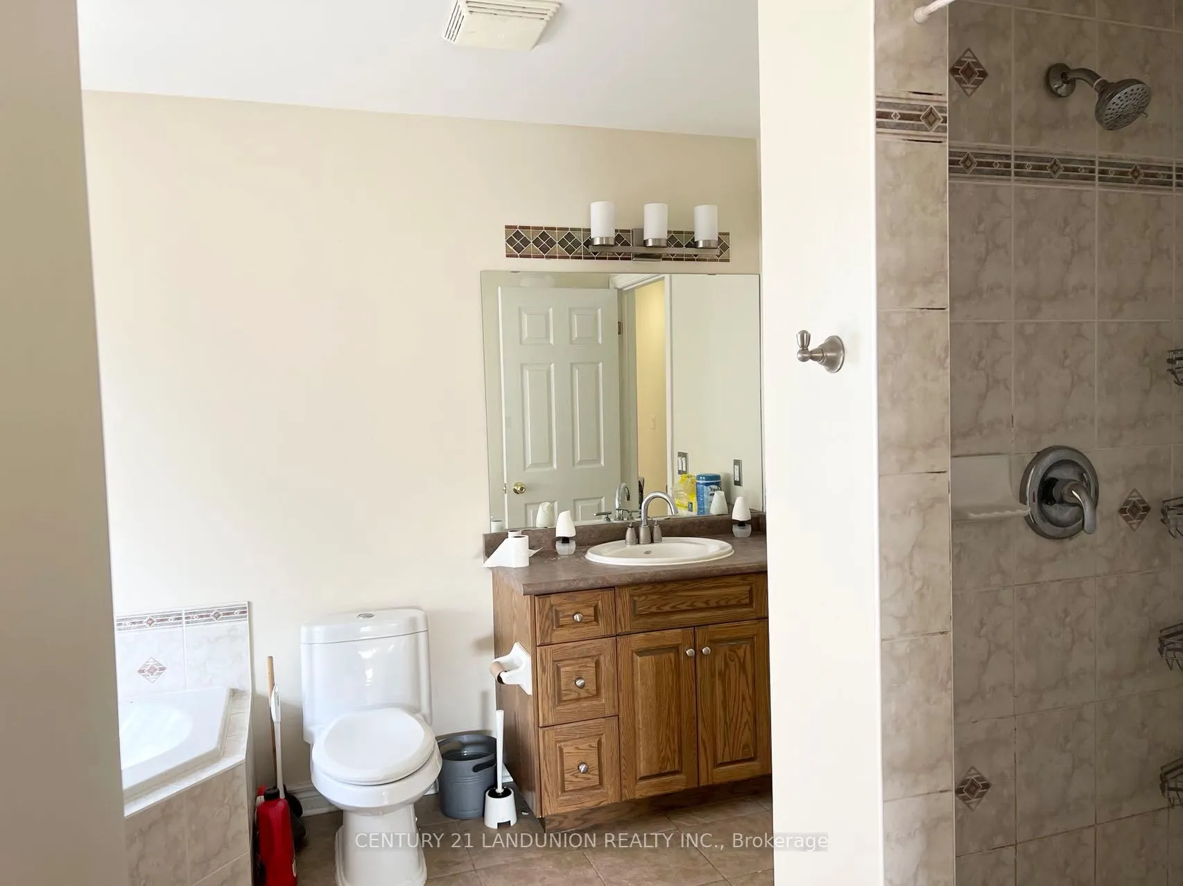 Photo 21 of 281 Winterberry Boulevard, Thorold, Confederation Heights — HOMEH