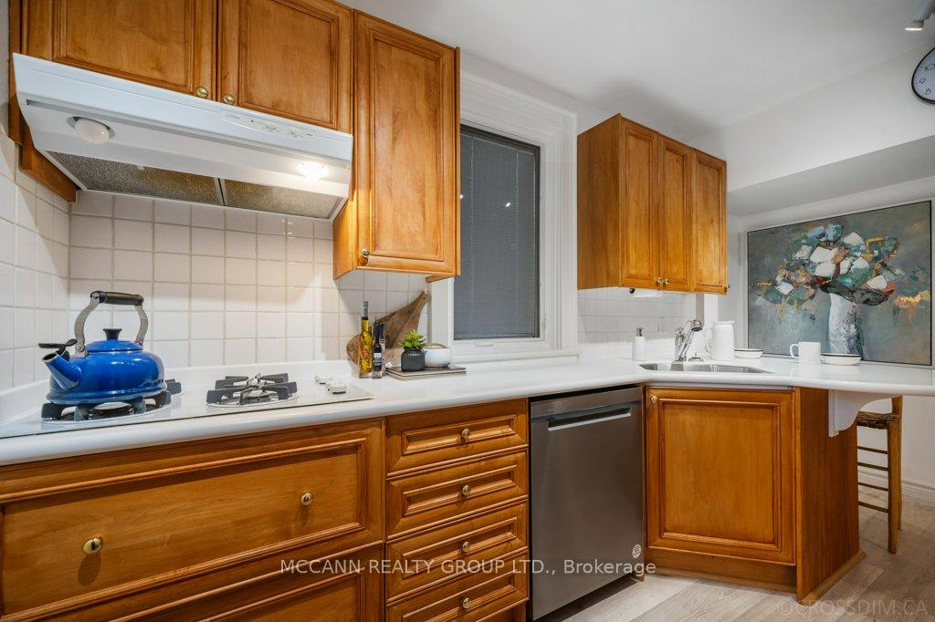 Photo 15 of 17 Donegall Drive, Toronto, Leaside — HOMEH
