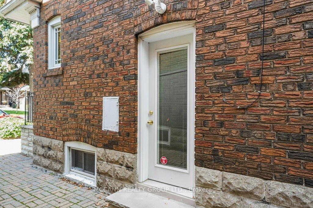 Photo 33 of 17 Donegall Drive, Toronto, Leaside — HOMEH